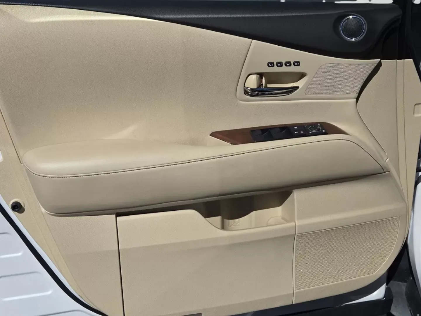 2013 Lexus RX 350 (2T2ZK1BA6DC) with an Other engine, located at 3959 U.S. 80 W, Phenix City, AL, 36870, (334) 297-4885, 32.469296, -85.135185 - Are you ready to elevate your driving experience? Whether you're commuting to work, running errands, or embarking on weekend adventures, the 2013 Lexus RX 350 is the perfect companion for your lifestyle. Offering a blend of luxury, comfort, and reliability, this SUV is designed to cater to growing f - Photo#9