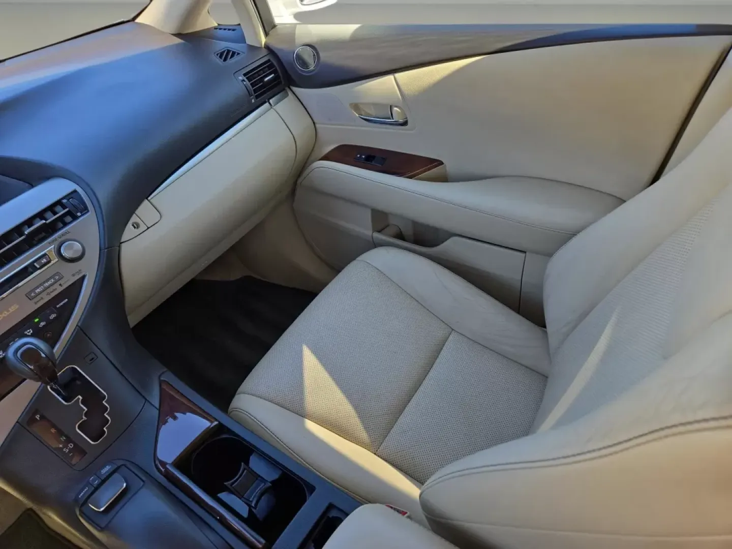 2013 Lexus RX 350 (2T2ZK1BA6DC) with an Other engine, located at 3959 U.S. 80 W, Phenix City, AL, 36870, (334) 297-4885, 32.469296, -85.135185 - Are you ready to elevate your driving experience? Whether you're commuting to work, running errands, or embarking on weekend adventures, the 2013 Lexus RX 350 is the perfect companion for your lifestyle. Offering a blend of luxury, comfort, and reliability, this SUV is designed to cater to growing f - Photo#14