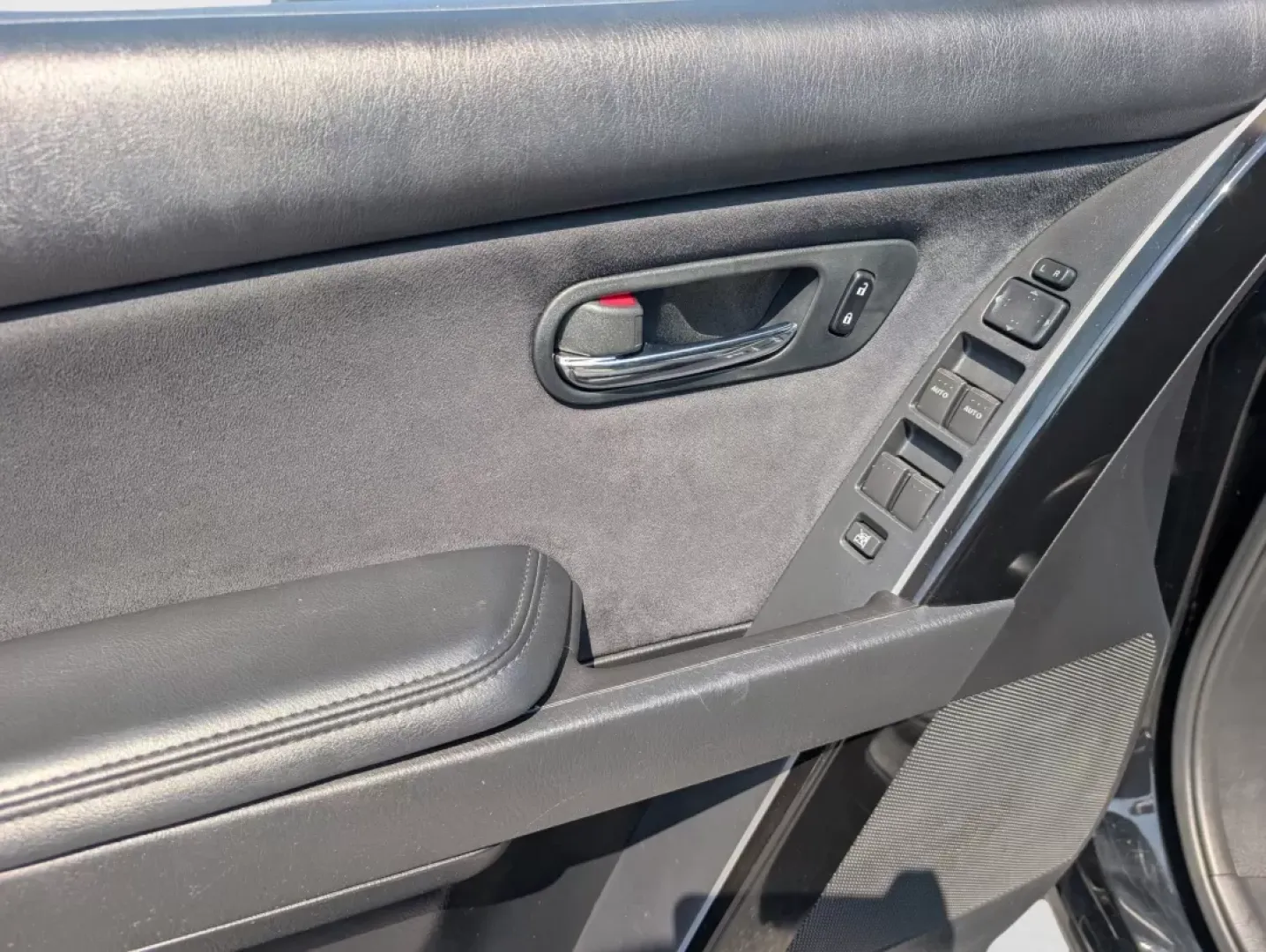 2013 /Black Mazda CX-9 Touring (JM3TB2CA3D0) with an Other engine, located at 804 22nd Ave, Phenix City, AL, 36870, (334) 297-1860, 32.484749, -85.024475 - **Unlock Your Next Adventure with This 2013 Mazda CX-9 Touring!**<br /> <br /> Are you searching for the perfect vehicle to support your family's busy lifestyle or enhance your weekend adventures? Look no further! This stylish and spacious 2013 Mazda CX-9 Touring is here to offer you the ultimate bl - Photo#8