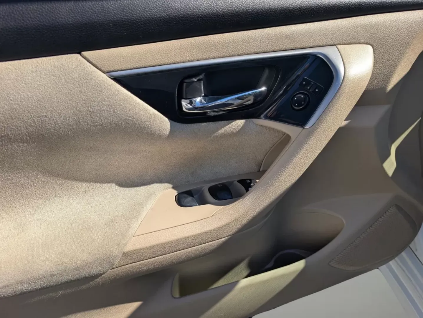 2013 /Beige Nissan Altima 2.5 S (1N4AL3AP9DC) with an Other engine, located at 7000 Northlake Connector, Columbus, GA, 31904, (706) 987-8085, 32.524975, -84.978134 - **Hit the Road in Style with the 2013 Nissan Altima! Perfect for Commuters and Families Alike!**<br /> <br /> Are you in search of a reliable sedan that fits seamlessly into your busy lifestyle? Look no further! The 2013 Nissan Altima 2.5 S, available now at Gils Auto in Phenix City, AL, is the perf - Photo#8