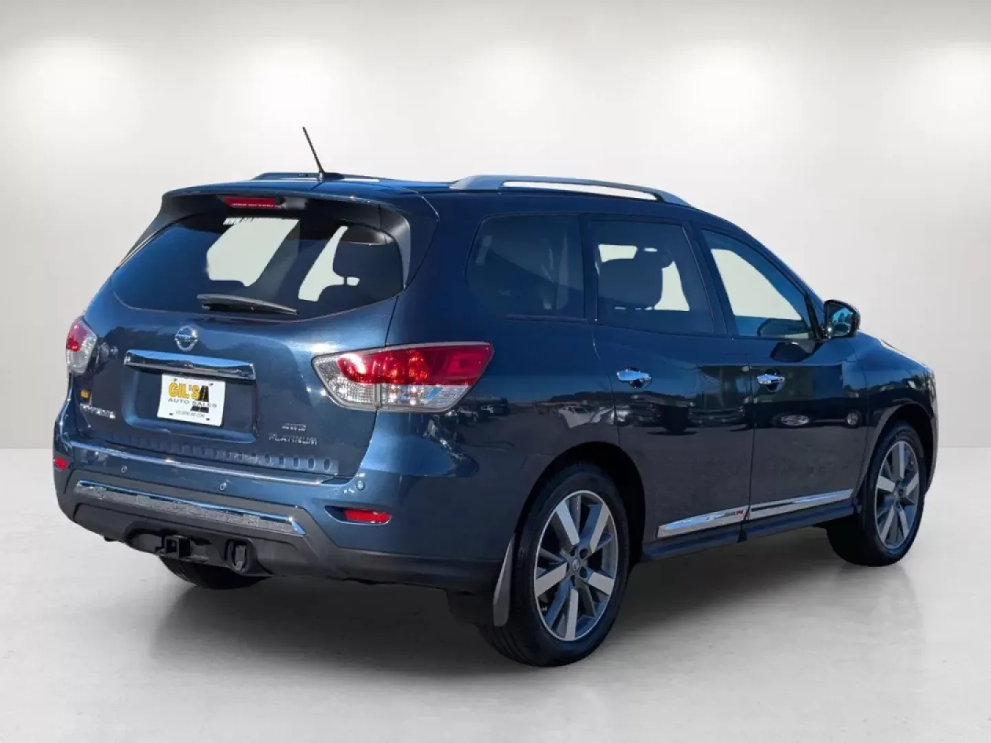 2013 /Almond Nissan Pathfinder Platinum (5N1AR2MM6DC) with an Other engine, located at 804 22nd Ave, Phenix City, AL, 36870, (334) 297-1860, 32.484749, -85.024475 - **Explore New Adventures with the 2013 Nissan Pathfinder Platinum at Gils Auto in Phenix City, AL!**<br /> <br /> Are you ready to elevate your family outings, weekend getaways, and daily commutes? The 2013 Nissan Pathfinder Platinum is the perfect SUV for those who crave versatility and comfort in - Photo#4