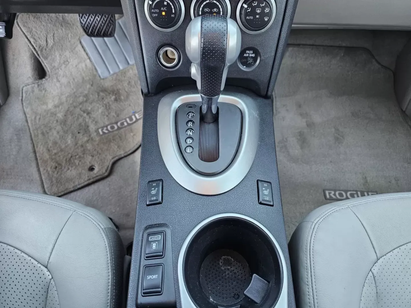 2013 /Gray Nissan Rogue SL (JN8AS5MV4DW) with an Other engine, located at 521 Old Farm Lane Rd, Prattville, AL, 36066, (334) 325-1505, 32.482460, -86.416367 - **Explore New Horizons with the 2013 Nissan Rogue SL AWD at Gils Auto - Your Trusted Buy Here Pay Here Dealer in Phenix City, AL!**<br /> <br /> Are you ready to take your adventures to the next level? Whether you're a busy parent navigating carpool duties, a commuter tackling daily traffic, or an a - Photo#12