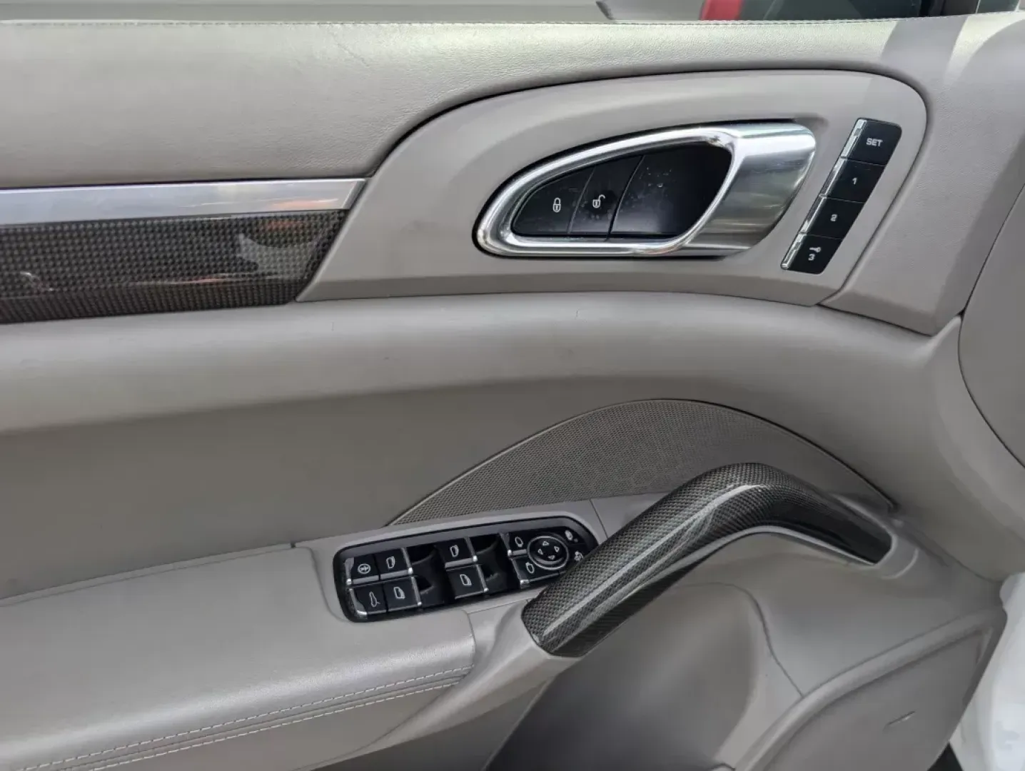 2013 Porsche Cayenne Turbo (WP1AC2A27DL) with an Turbocharged Gas V8 4.8L/293 engine, 8-Speed Automatic w/Manual Shift transmission, located at 3959 U.S. 80 W, Phenix City, AL, 36870, (334) 297-4885, 32.469296, -85.135185 - 2013 Porsche Cayenne Turbo - Photo#8