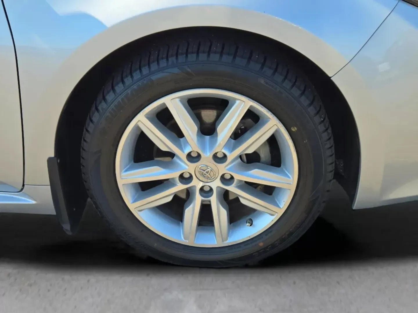 2013 Toyota Avalon XLE (4T1BK1EB9DU) with an Other engine, located at 521 Old Farm Lane Rd, Prattville, AL, 36066, (334) 325-1505, 32.482460, -86.416367 - **Drive in Style and Comfort with Our 2013 Toyota Avalon at Gils Auto, Prattville**<br /> <br /> Are you in the market for a reliable sedan that effortlessly combines style, comfort, and functionality? Look no further! The 2013 Toyota Avalon is the perfect vehicle for anyone seeking both luxury and - Photo#3