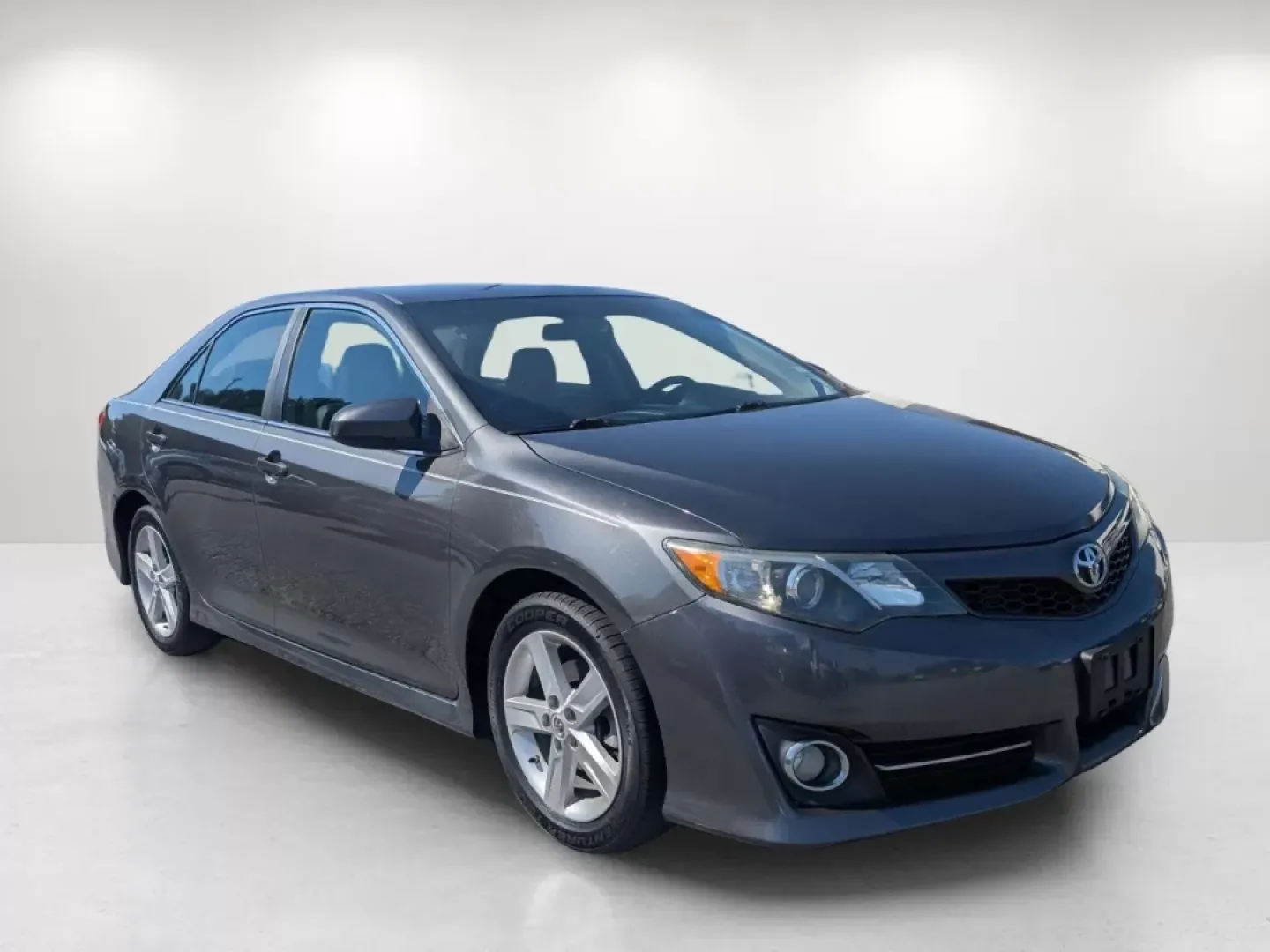 2013 Toyota Camry SE (4T1BF1FK2DU) with an Other engine, located at 1430 Gateway Drive, Opelika, AL, 36801, (334) 239-0944, 32.637871, -85.409790 - Are you a budget-conscious buyer looking for a reliable vehicle that fits seamlessly into your daily life? Look no further than this 2013 Toyota Camry, available now at Gils Auto in Phenix City, AL. Perfect for those long commutes or weekend adventures, this sedan offers a blend of comfort, safety, - Photo#2