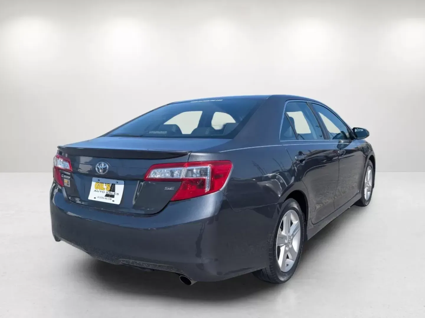 2013 Toyota Camry SE (4T1BF1FK2DU) with an Other engine, located at 1430 Gateway Drive, Opelika, AL, 36801, (334) 239-0944, 32.637871, -85.409790 - Are you a budget-conscious buyer looking for a reliable vehicle that fits seamlessly into your daily life? Look no further than this 2013 Toyota Camry, available now at Gils Auto in Phenix City, AL. Perfect for those long commutes or weekend adventures, this sedan offers a blend of comfort, safety, - Photo#4