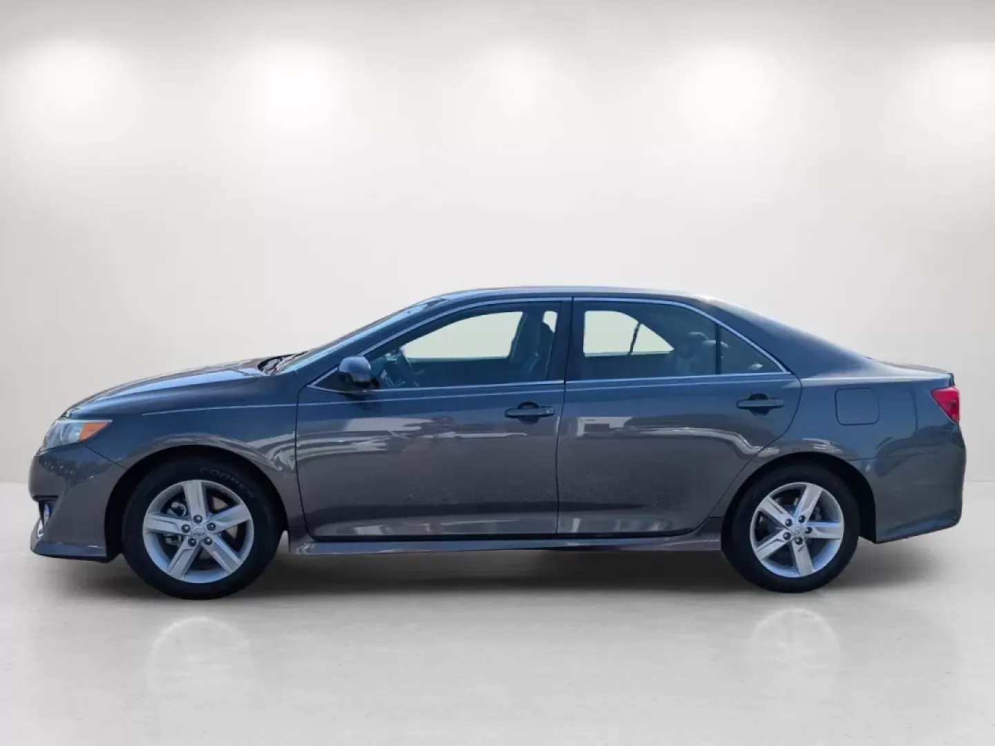 2013 Toyota Camry SE (4T1BF1FK2DU) with an Other engine, located at 1430 Gateway Drive, Opelika, AL, 36801, (334) 239-0944, 32.637871, -85.409790 - Are you a budget-conscious buyer looking for a reliable vehicle that fits seamlessly into your daily life? Look no further than this 2013 Toyota Camry, available now at Gils Auto in Phenix City, AL. Perfect for those long commutes or weekend adventures, this sedan offers a blend of comfort, safety, - Photo#7