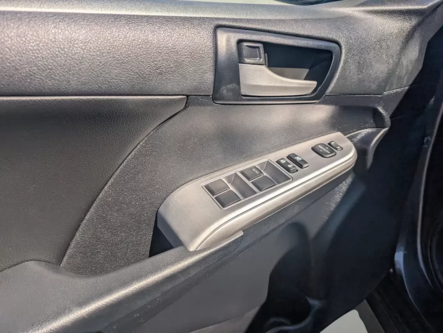 2013 Toyota Camry SE (4T1BF1FK2DU) with an Other engine, located at 1430 Gateway Drive, Opelika, AL, 36801, (334) 239-0944, 32.637871, -85.409790 - Are you a budget-conscious buyer looking for a reliable vehicle that fits seamlessly into your daily life? Look no further than this 2013 Toyota Camry, available now at Gils Auto in Phenix City, AL. Perfect for those long commutes or weekend adventures, this sedan offers a blend of comfort, safety, - Photo#8