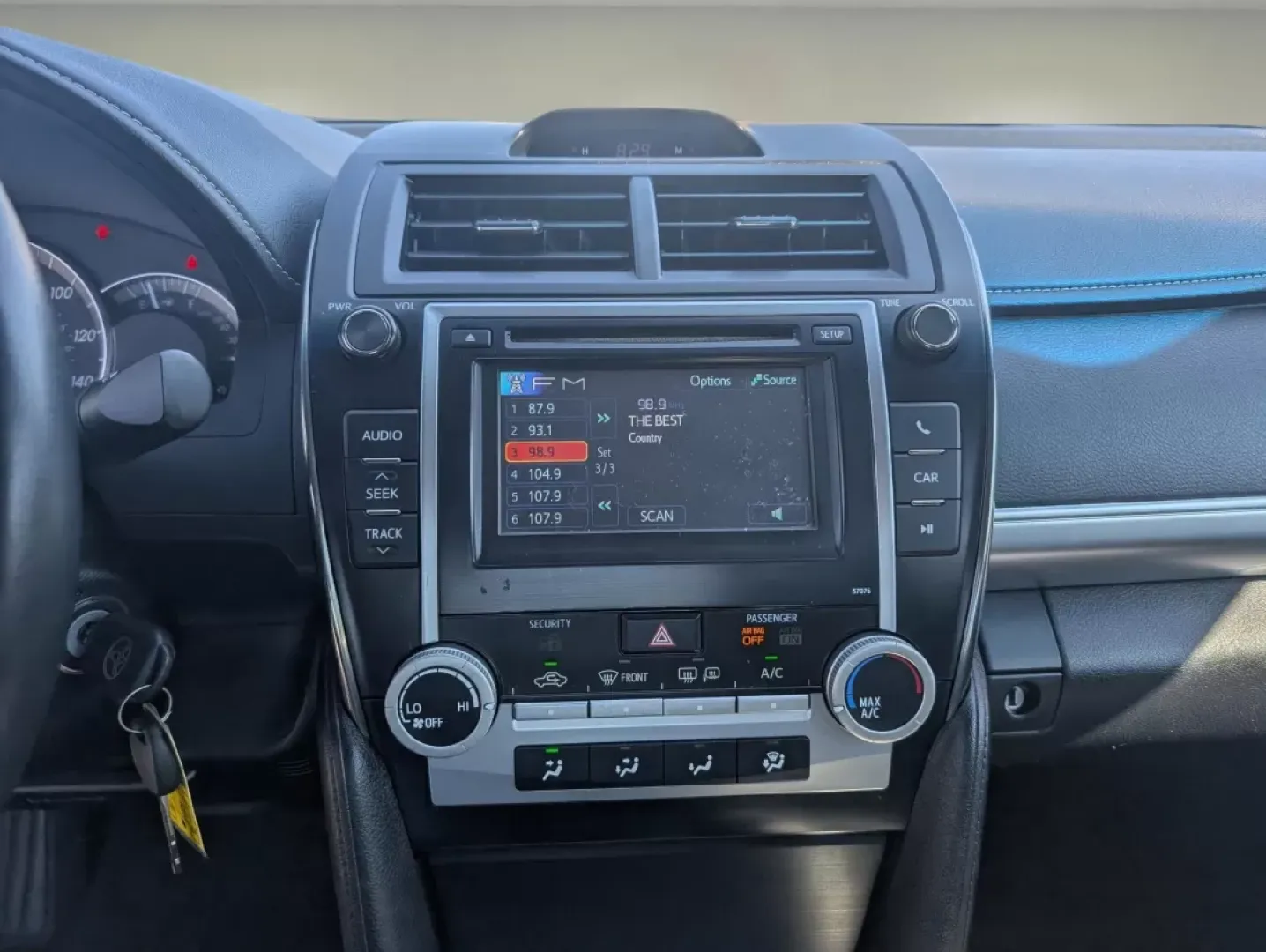 2013 Toyota Camry SE (4T1BF1FK2DU) with an Other engine, located at 1430 Gateway Drive, Opelika, AL, 36801, (334) 239-0944, 32.637871, -85.409790 - Are you a budget-conscious buyer looking for a reliable vehicle that fits seamlessly into your daily life? Look no further than this 2013 Toyota Camry, available now at Gils Auto in Phenix City, AL. Perfect for those long commutes or weekend adventures, this sedan offers a blend of comfort, safety, - Photo#14