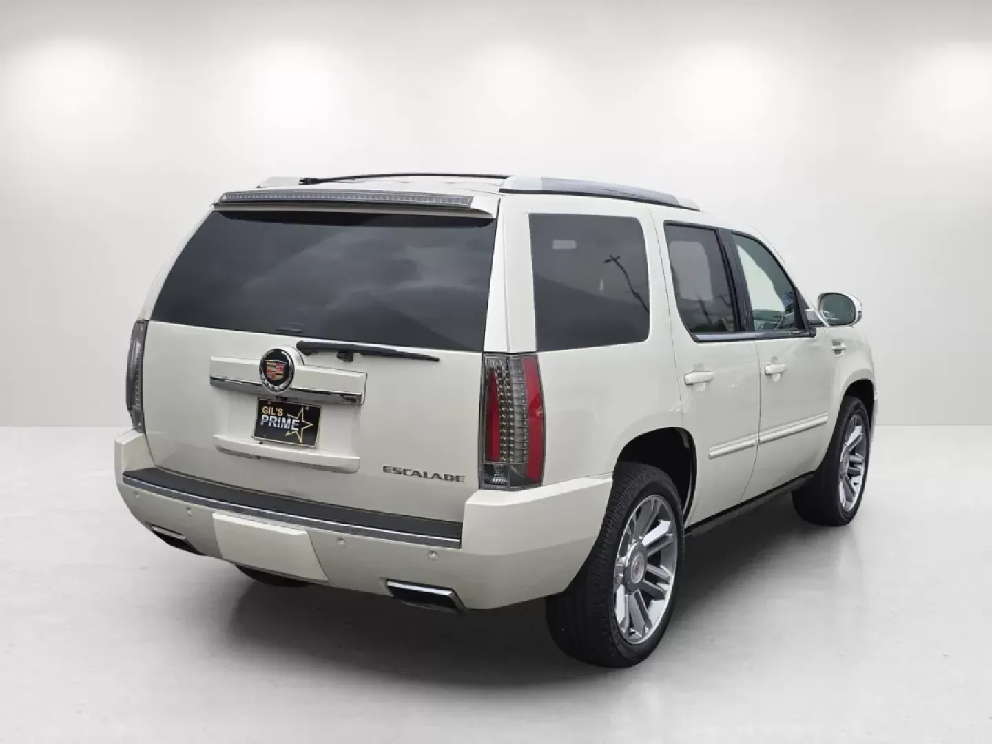 2014 /Cashmere w/Cocoa Accents Cadillac Escalade Premium (1GYS3CEF2ER) with an Other engine, located at 5115 14th Ave., Columbus, GA, 31904, (706) 323-0345, 32.511494, -84.971046 - Experience the ultimate in luxury and performance with the 2014 Cadillac Escalade, available now at Gils Auto in Phenix City, AL. This stunning SUV is designed for families, adventurers, and commuters alike, offering ample space, advanced technology, and refined features that cater to a variety of l - Photo#4