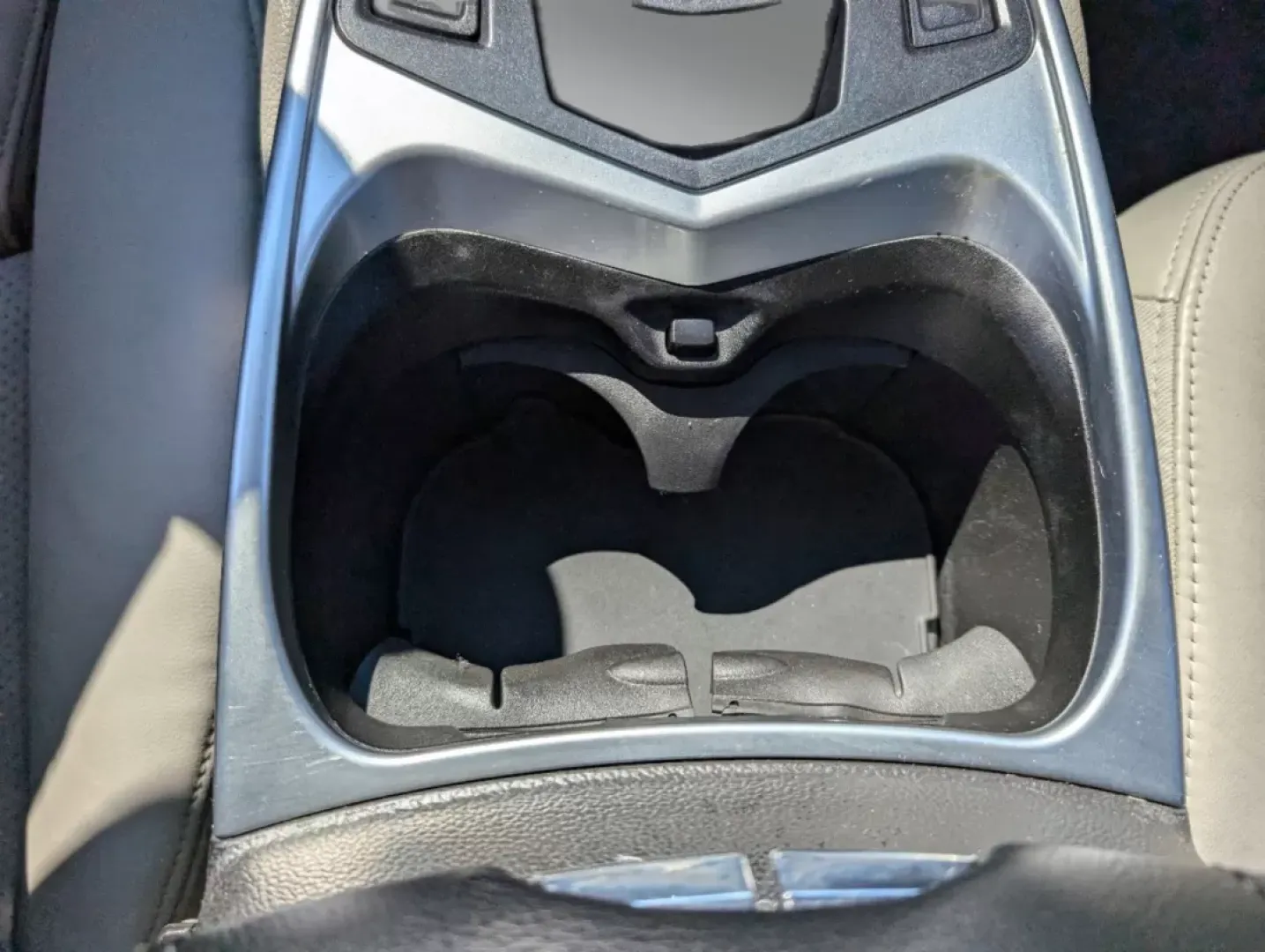 2014 /Light Titanium w/Ebony accents Cadillac SRX Luxury Collection (3GYFNBE30ES) with an Other engine, located at 804 22nd Ave, Phenix City, AL, 36870, (334) 297-1860, 32.484749, -85.024475 - **Elevate Your Lifestyle with the 2014 Cadillac SRX Luxury Collection at Gils Auto** <br /> <br /> Are you ready to experience the perfect blend of luxury and functionality? Whether you're a growing family in need of a spacious SUV, a daily commuter seeking comfort, or someone who loves weekend get - Photo#13