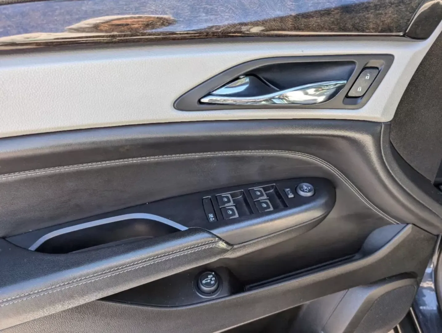 2014 /Light Titanium w/Ebony accents Cadillac SRX Luxury Collection (3GYFNBE30ES) with an Other engine, located at 804 22nd Ave, Phenix City, AL, 36870, (334) 297-1860, 32.484749, -85.024475 - **Elevate Your Lifestyle with the 2014 Cadillac SRX Luxury Collection at Gils Auto** <br /> <br /> Are you ready to experience the perfect blend of luxury and functionality? Whether you're a growing family in need of a spacious SUV, a daily commuter seeking comfort, or someone who loves weekend get - Photo#15