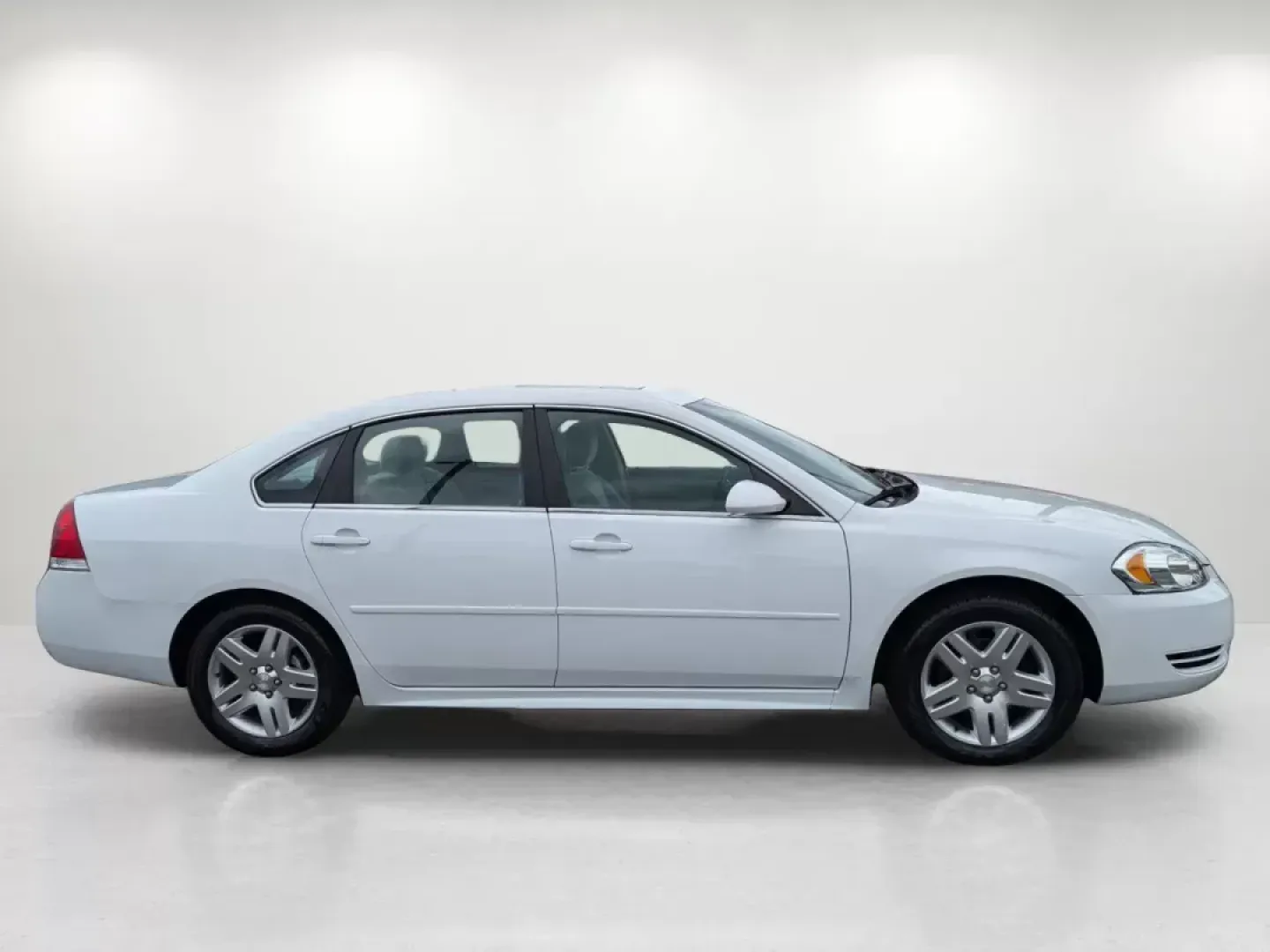 2014 /Gray Chevrolet Impala Limited LT (2G1WB5E32E1) with an Gas V6 3.6L/217 engine, 6-Speed Automatic transmission, located at 521 Old Farm Lane Rd, Prattville, AL, 36066, (334) 325-1505, 32.482460, -86.416367 - **Experience the Road Like Never Before with the 2014 Chevrolet Impala Limited at Gils Auto - Prattville!**<br /> <br /> Are you on the hunt for a reliable sedan that fits seamlessly into your busy lifestyle? Look no further than the 2014 Chevrolet Impala Limited, available now at Gils Auto, your tr - Photo#3