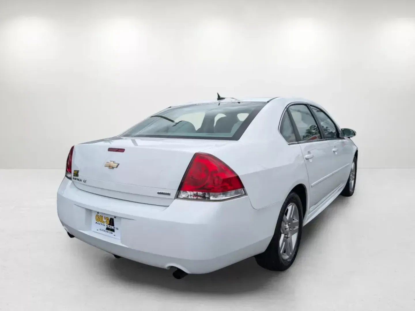 2014 /Gray Chevrolet Impala Limited LT (2G1WB5E32E1) with an Gas V6 3.6L/217 engine, 6-Speed Automatic transmission, located at 521 Old Farm Lane Rd, Prattville, AL, 36066, (334) 325-1505, 32.482460, -86.416367 - **Experience the Road Like Never Before with the 2014 Chevrolet Impala Limited at Gils Auto - Prattville!**<br /> <br /> Are you on the hunt for a reliable sedan that fits seamlessly into your busy lifestyle? Look no further than the 2014 Chevrolet Impala Limited, available now at Gils Auto, your tr - Photo#4