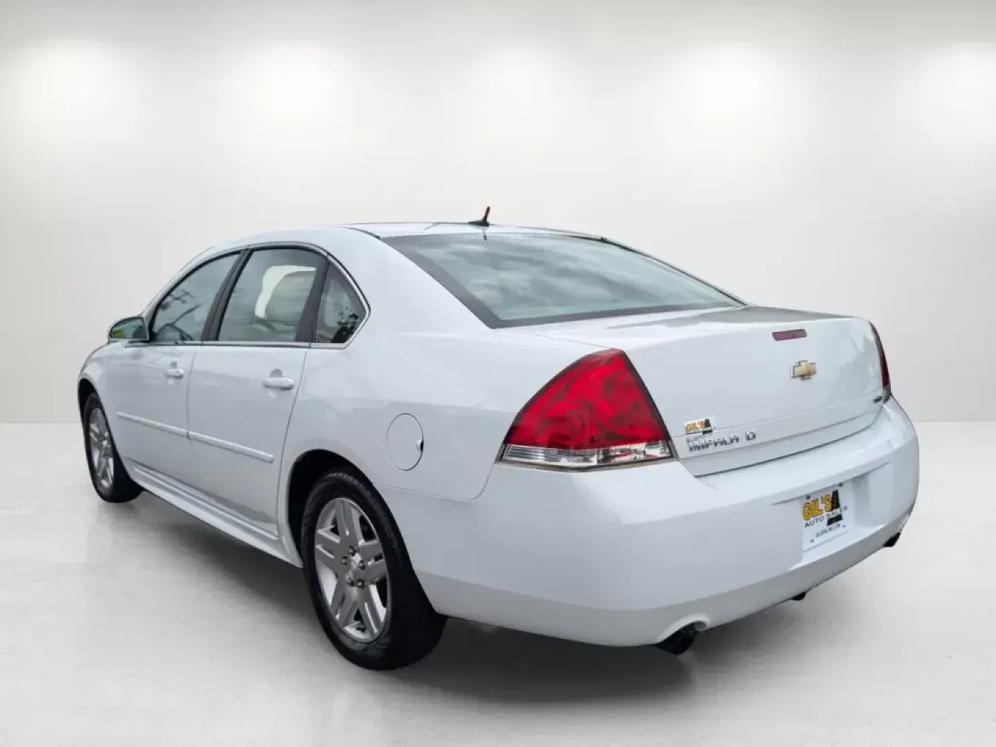 2014 /Gray Chevrolet Impala Limited LT (2G1WB5E32E1) with an Gas V6 3.6L/217 engine, 6-Speed Automatic transmission, located at 521 Old Farm Lane Rd, Prattville, AL, 36066, (334) 325-1505, 32.482460, -86.416367 - **Experience the Road Like Never Before with the 2014 Chevrolet Impala Limited at Gils Auto - Prattville!**<br /> <br /> Are you on the hunt for a reliable sedan that fits seamlessly into your busy lifestyle? Look no further than the 2014 Chevrolet Impala Limited, available now at Gils Auto, your tr - Photo#6