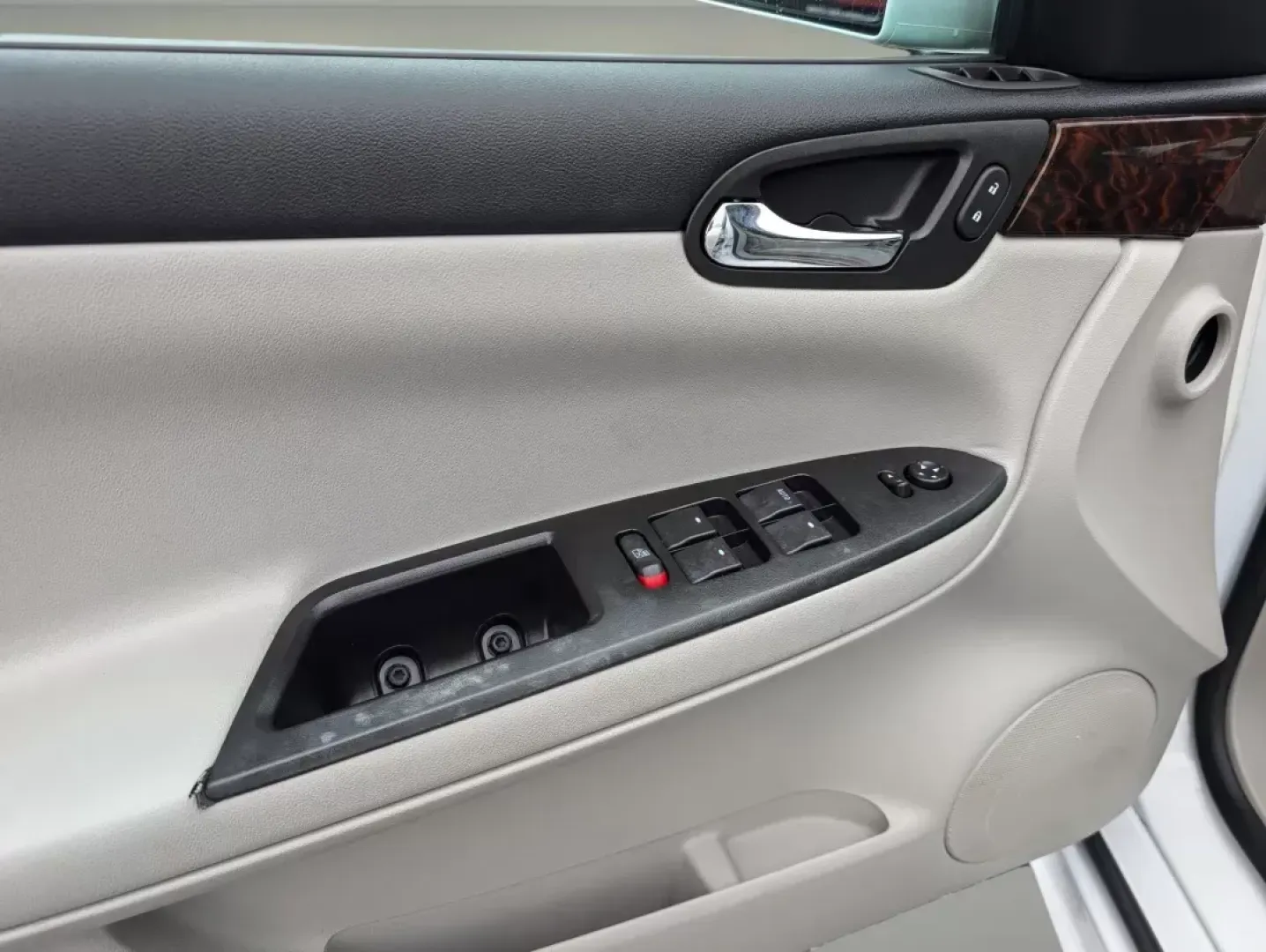2014 /Gray Chevrolet Impala Limited LT (2G1WB5E32E1) with an Gas V6 3.6L/217 engine, 6-Speed Automatic transmission, located at 521 Old Farm Lane Rd, Prattville, AL, 36066, (334) 325-1505, 32.482460, -86.416367 - **Experience the Road Like Never Before with the 2014 Chevrolet Impala Limited at Gils Auto - Prattville!**<br /> <br /> Are you on the hunt for a reliable sedan that fits seamlessly into your busy lifestyle? Look no further than the 2014 Chevrolet Impala Limited, available now at Gils Auto, your tr - Photo#8