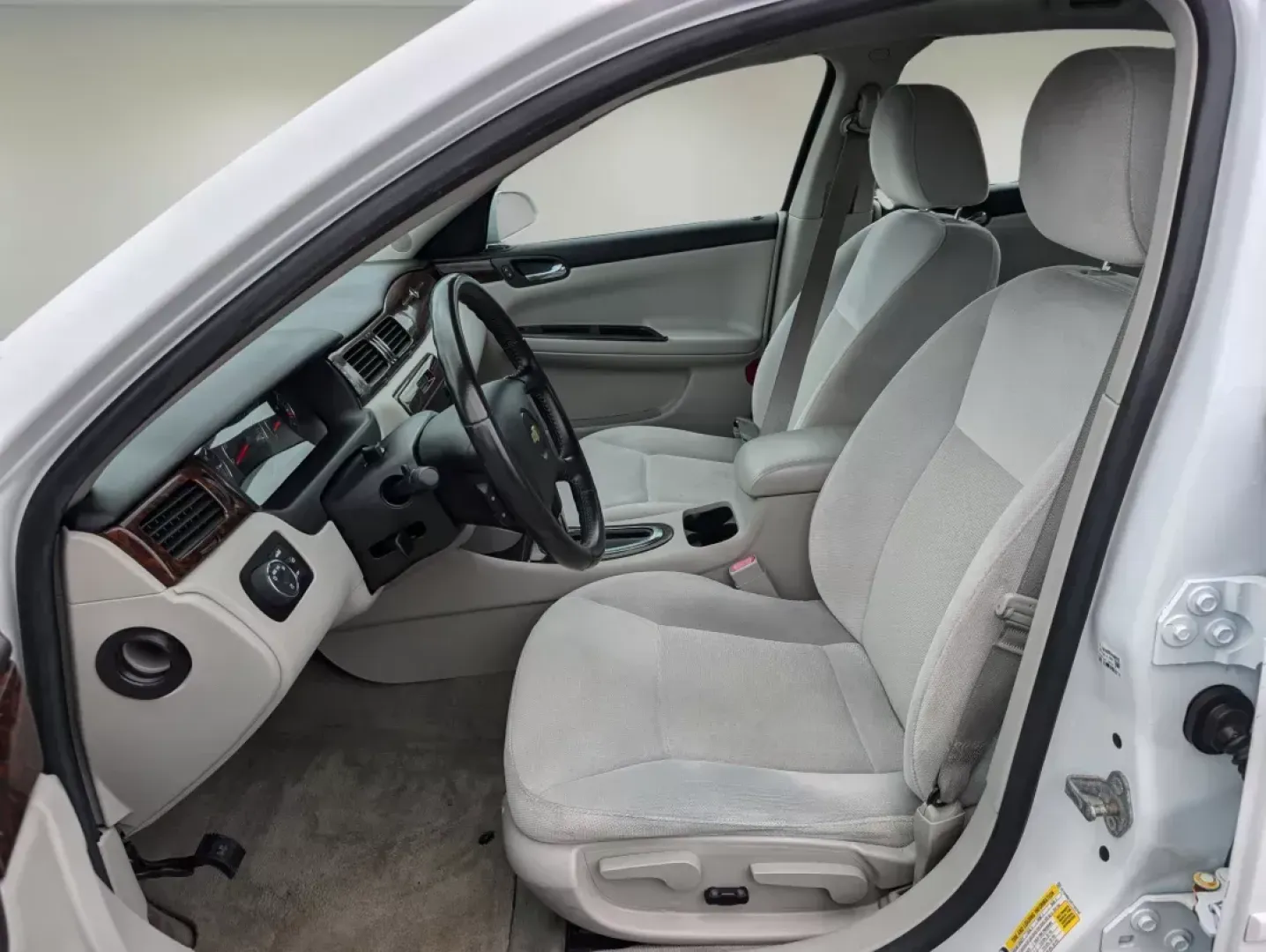 2014 /Gray Chevrolet Impala Limited LT (2G1WB5E32E1) with an Gas V6 3.6L/217 engine, 6-Speed Automatic transmission, located at 521 Old Farm Lane Rd, Prattville, AL, 36066, (334) 325-1505, 32.482460, -86.416367 - **Experience the Road Like Never Before with the 2014 Chevrolet Impala Limited at Gils Auto - Prattville!**<br /> <br /> Are you on the hunt for a reliable sedan that fits seamlessly into your busy lifestyle? Look no further than the 2014 Chevrolet Impala Limited, available now at Gils Auto, your tr - Photo#9
