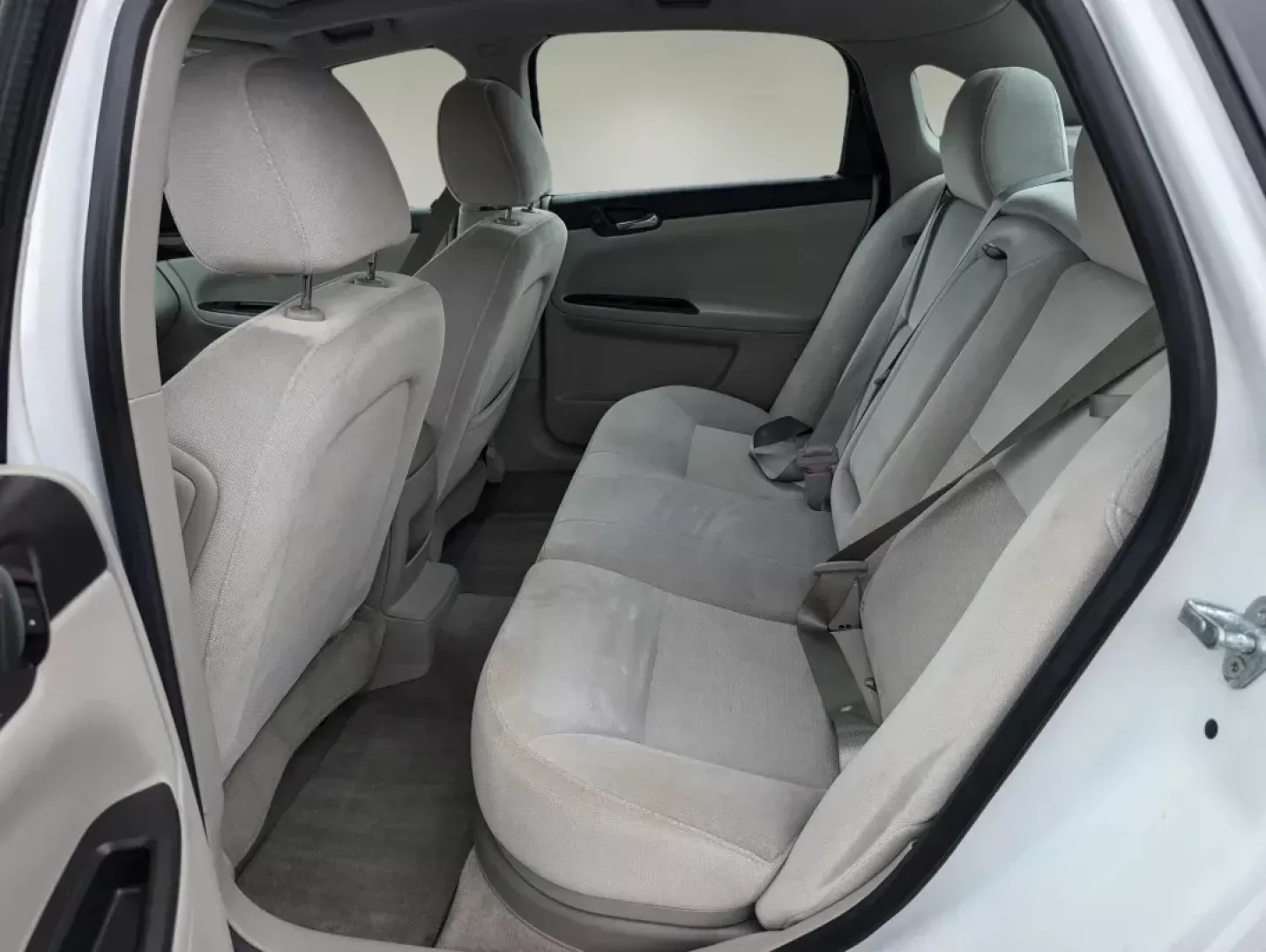 2014 /Gray Chevrolet Impala Limited LT (2G1WB5E32E1) with an Gas V6 3.6L/217 engine, 6-Speed Automatic transmission, located at 521 Old Farm Lane Rd, Prattville, AL, 36066, (334) 325-1505, 32.482460, -86.416367 - **Experience the Road Like Never Before with the 2014 Chevrolet Impala Limited at Gils Auto - Prattville!**<br /> <br /> Are you on the hunt for a reliable sedan that fits seamlessly into your busy lifestyle? Look no further than the 2014 Chevrolet Impala Limited, available now at Gils Auto, your tr - Photo#10