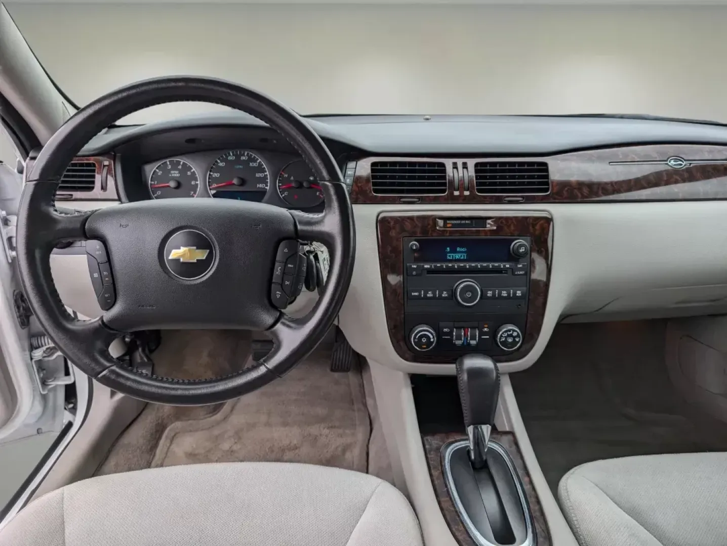 2014 /Gray Chevrolet Impala Limited LT (2G1WB5E32E1) with an Gas V6 3.6L/217 engine, 6-Speed Automatic transmission, located at 521 Old Farm Lane Rd, Prattville, AL, 36066, (334) 325-1505, 32.482460, -86.416367 - **Experience the Road Like Never Before with the 2014 Chevrolet Impala Limited at Gils Auto - Prattville!**<br /> <br /> Are you on the hunt for a reliable sedan that fits seamlessly into your busy lifestyle? Look no further than the 2014 Chevrolet Impala Limited, available now at Gils Auto, your tr - Photo#11