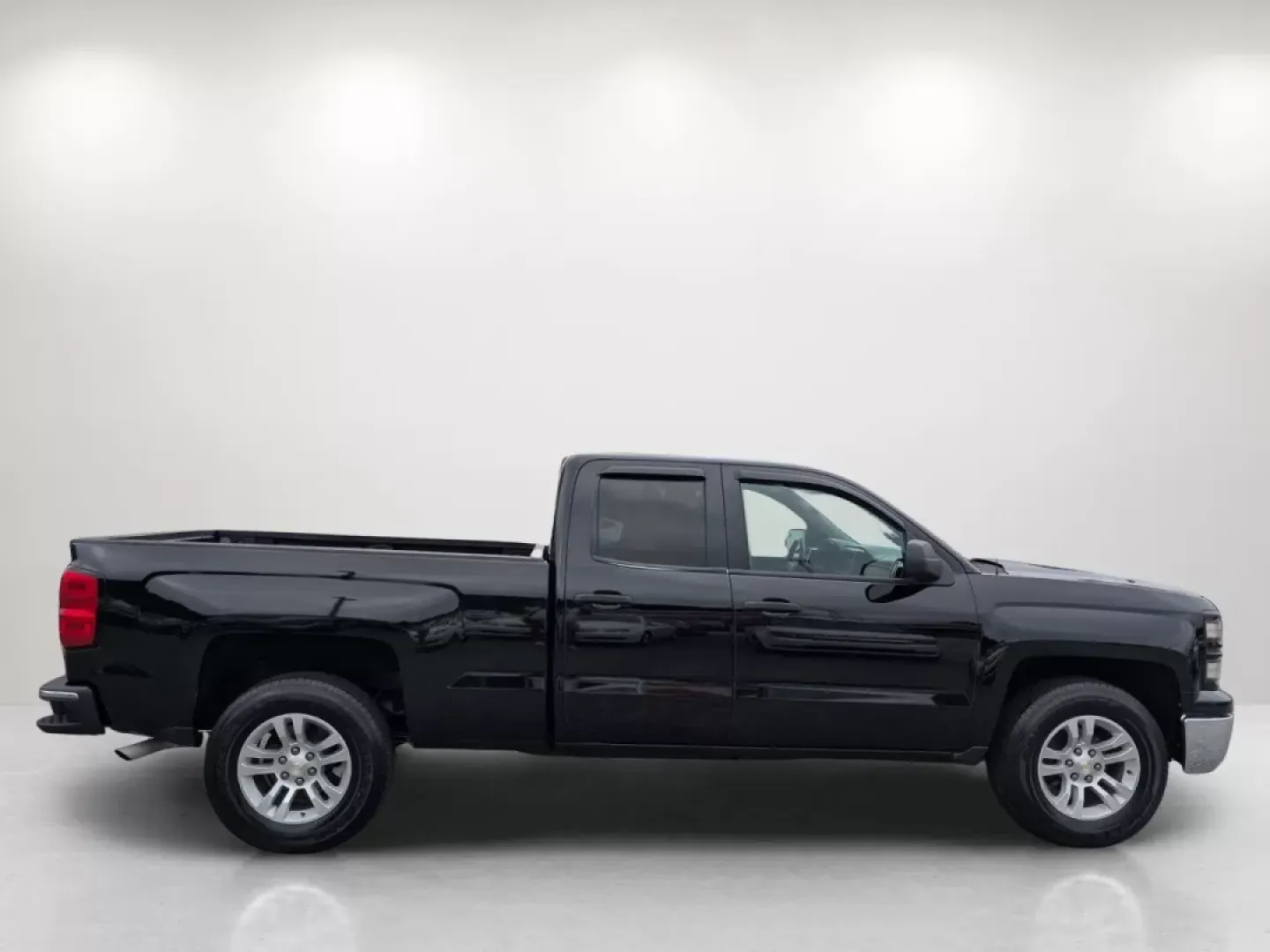 2014 /Jet Black Chevrolet Silverado 1500 LT (1GCRCREC2EZ) with an Other engine, located at 3959 U.S. 80 W, Phenix City, AL, 36870, (334) 297-4885, 32.469296, -85.135185 - Are you ready to take your adventures to the next level? The 2014 Chevrolet Silverado 1500 LT is the perfect companion for anyone looking to tackle daily commutes or weekend getaways with ease. With its robust capabilities and spacious interior, this extended cab pickup is designed for those who app - Photo#3