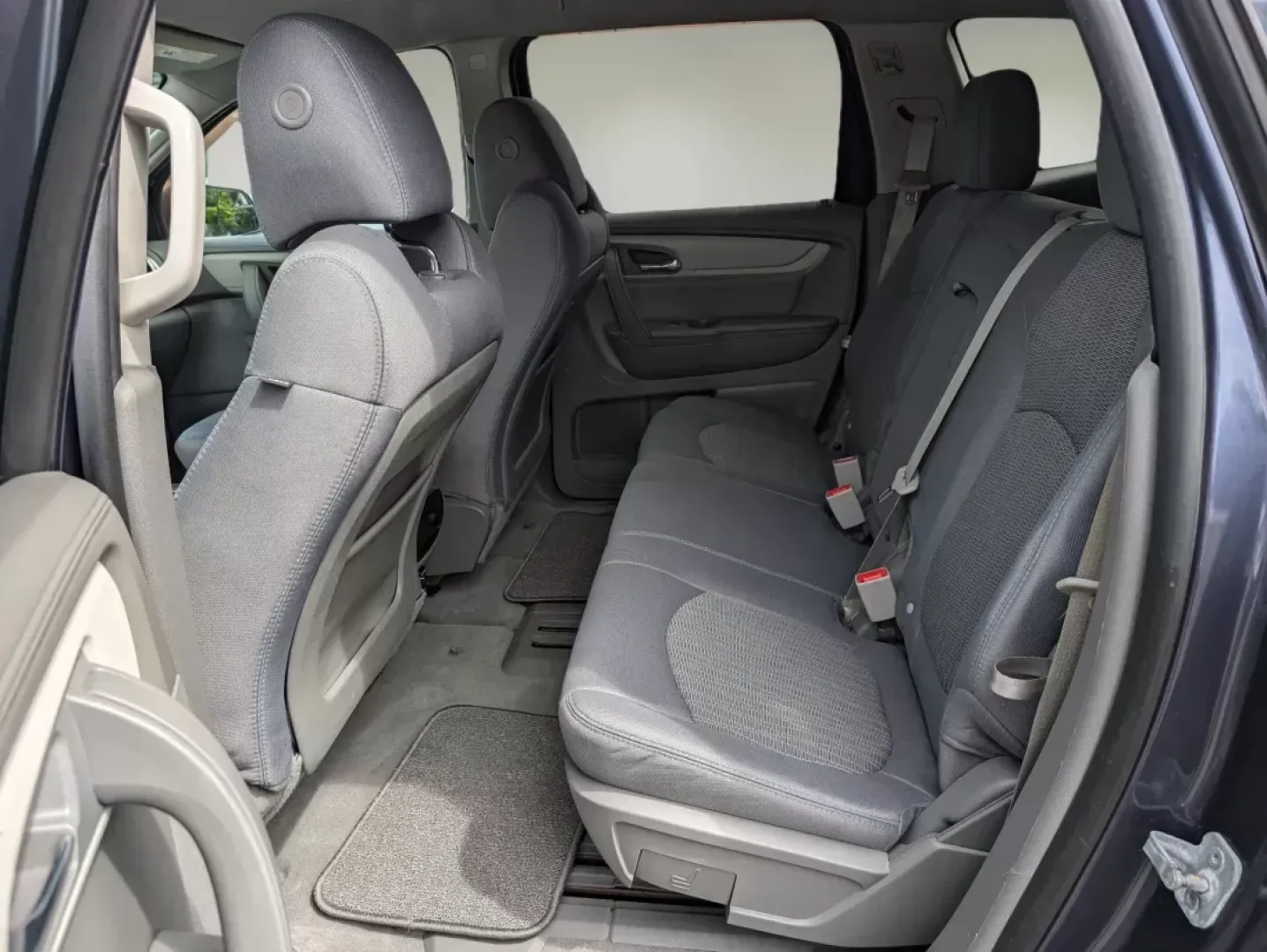 2014 /Dk Titanium/Lt Titanium Chevrolet Traverse LS (1GNKRFED6EJ) with an Other engine, located at 5115 14th Ave., Columbus, GA, 31904, (706) 323-0345, 32.511494, -84.971046 - **Adventure Awaits with the 2014 Chevrolet Traverse at Gils Auto - Columbus!**<br /> <br /> If you're looking for an SUV that can handle your family adventures, daily commutes, and weekend getaways, the 2014 Chevrolet Traverse is your perfect companion. With its spacious interior and robust capabili - Photo#10