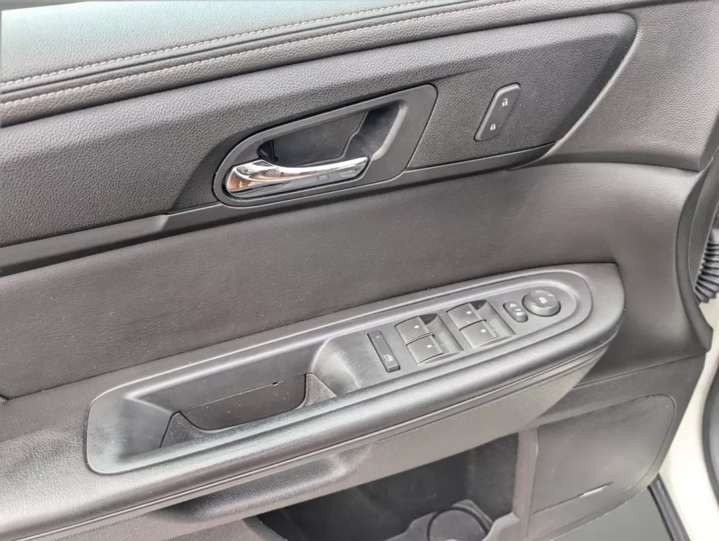 2014 /Ebony Chevrolet Traverse LT (1GNKRHKD0EJ) with an Other engine, located at 804 22nd Ave, Phenix City, AL, 36870, (334) 297-1860, 32.484749, -85.024475 - ### Explore the Open Road with the 2014 Chevrolet Traverse LT at Gils Auto!<br /> <br /> Are you ready to enhance your family's adventures or elevate your daily commute? The 2014 Chevrolet Traverse LT available at Gils Auto in Phenix City, AL, is the perfect SUV for those who crave space, comfort, a - Photo#9