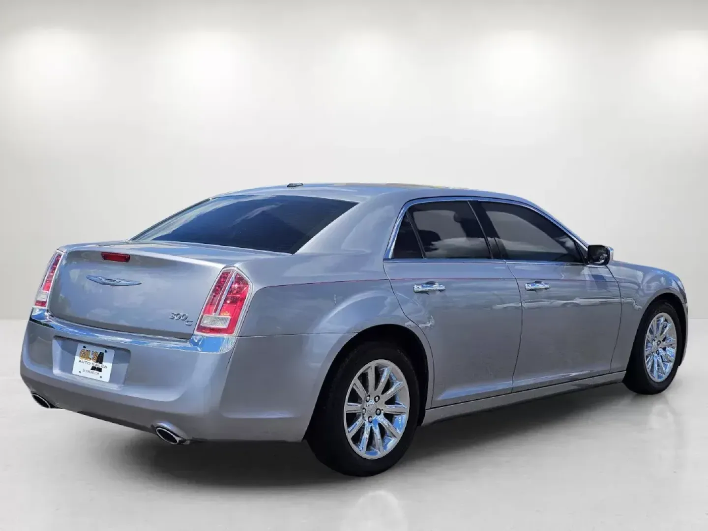 2014 /Black Chrysler 300 300C (2C3CCAEGXEH) with an Regular Unleaded V-6 3.6 L/220 engine, 8-Speed Automatic w/OD transmission, located at 521 Old Farm Lane Rd, Prattville, AL, 36066, (334) 325-1505, 32.482460, -86.416367 - 2014 Chrysler 300 300C - Photo#4