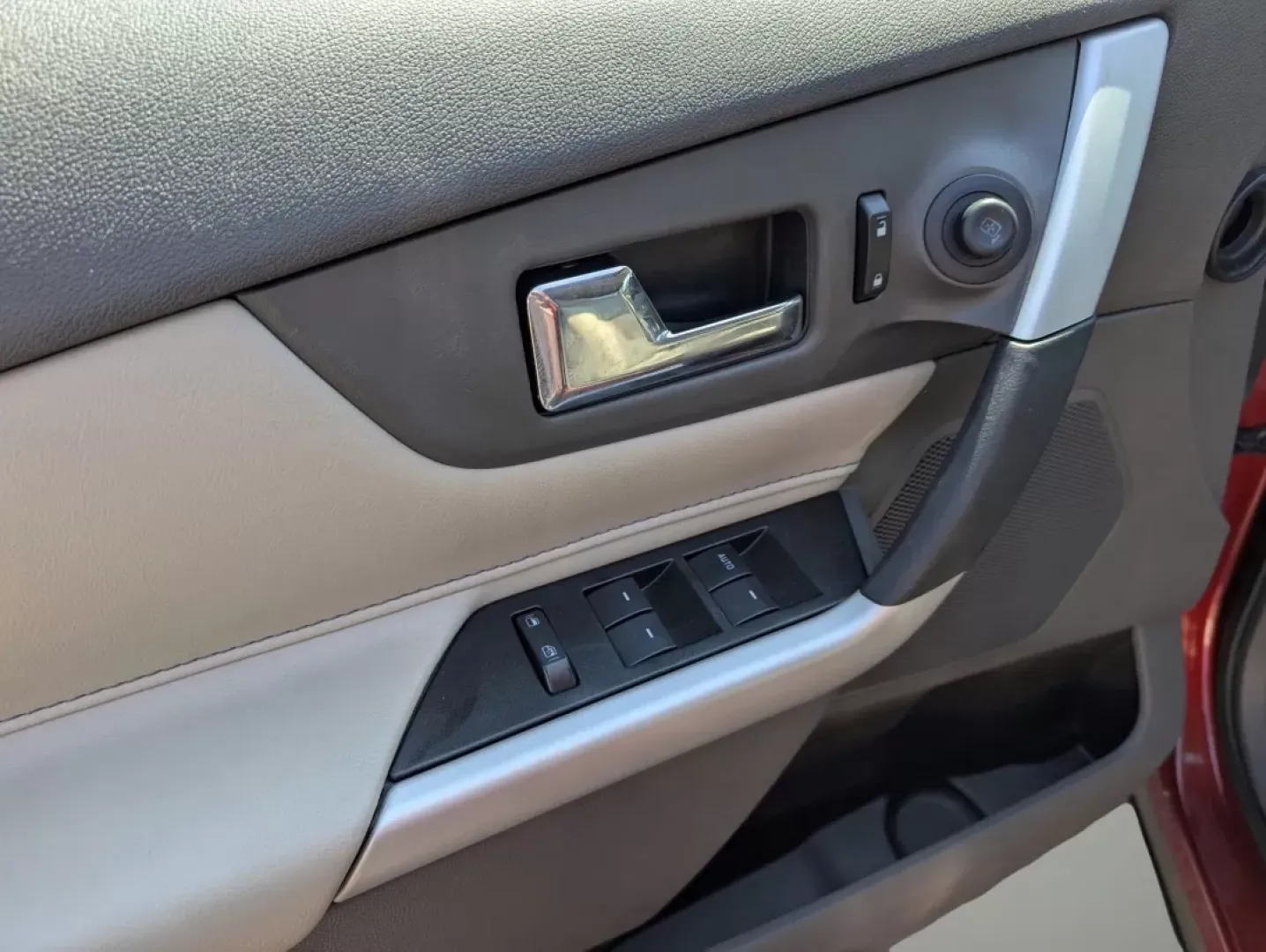 2014 Ford Edge SEL (2FMDK3JC5EB) with an Other engine, located at 7000 Northlake Connector, Columbus, GA, 31904, (706) 987-8085, 32.524975, -84.978134 - Are you searching for the perfect SUV to elevate your everyday adventures? Look no further than this stunning 2014 Ford Edge SEL at Gils Auto in Phenix City, AL. Perfect for growing families or anyone looking for a reliable vehicle for their daily commute, this versatile SUV offers a blend of comfor - Photo#8