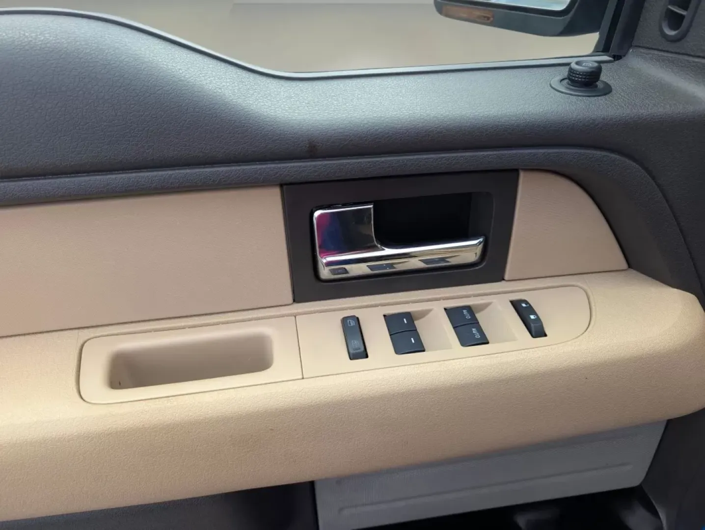 2014 Ford F-150 XLT (1FTFW1EF7EF) with an Other engine, located at 1430 Gateway Drive, Opelika, AL, 36801, (334) 239-0944, 32.637871, -85.409790 - **Take on Life's Adventures with the 2014 Ford F-150 at Gils Auto - Phenix City!**<br /> <br /> If you're looking for a vehicle that can effortlessly transition from daily commutes to weekend adventures, the 2014 Ford F-150 Crew Cab Pickup is the perfect choice for you. This rugged yet refined truck - Photo#10