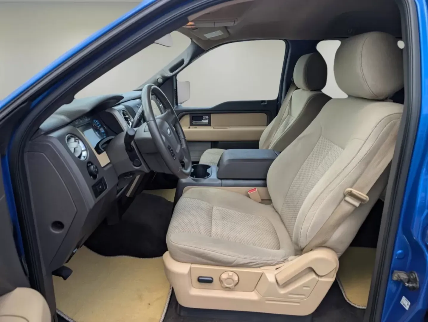 2014 Ford F-150 XLT (1FTFW1EF7EF) with an Other engine, located at 1430 Gateway Drive, Opelika, AL, 36801, (334) 239-0944, 32.637871, -85.409790 - **Take on Life's Adventures with the 2014 Ford F-150 at Gils Auto - Phenix City!**<br /> <br /> If you're looking for a vehicle that can effortlessly transition from daily commutes to weekend adventures, the 2014 Ford F-150 Crew Cab Pickup is the perfect choice for you. This rugged yet refined truck - Photo#17