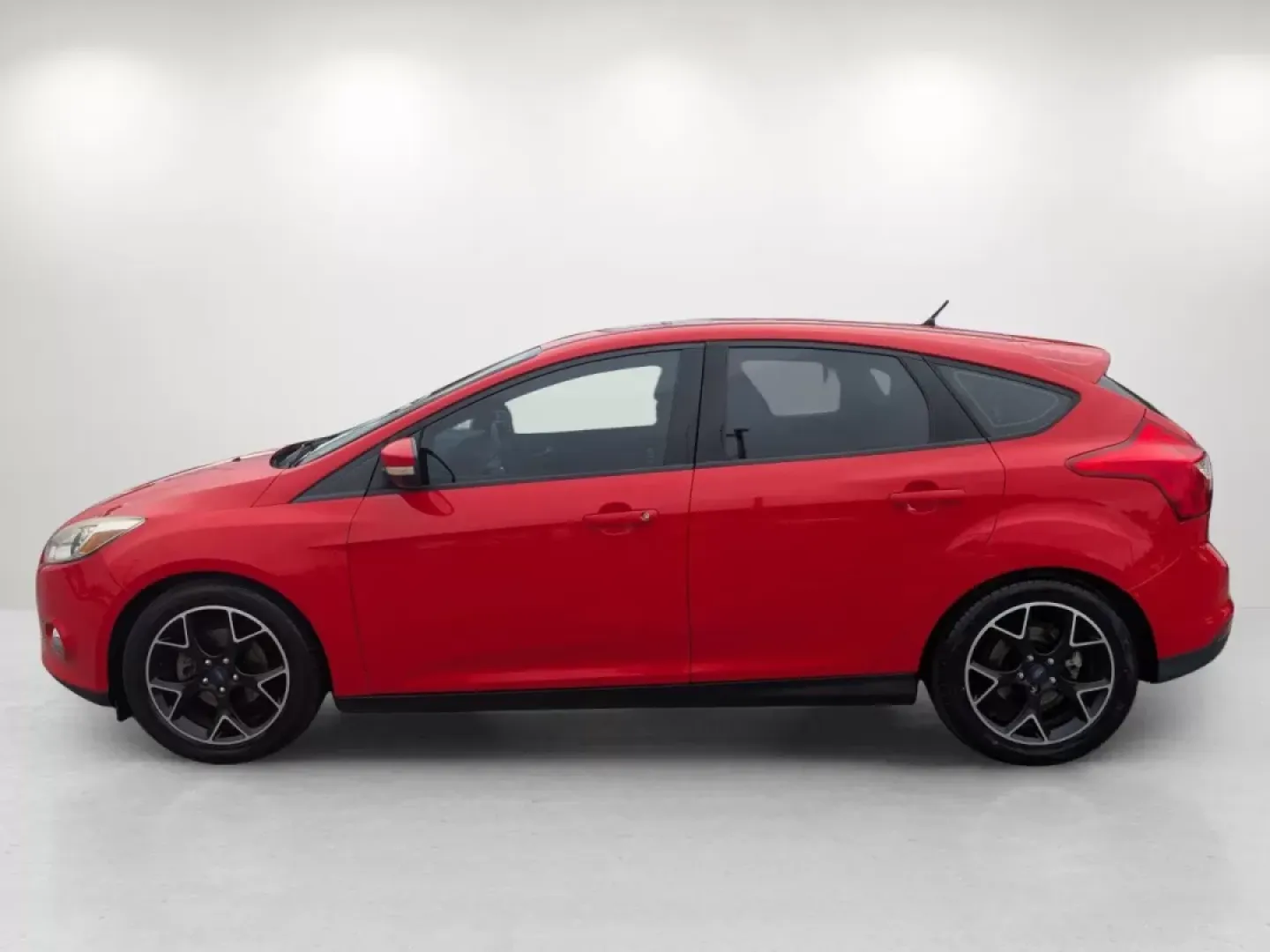 2014 Ford Focus SE (1FADP3K21EL) with an Other engine, located at 804 22nd Ave, Phenix City, AL, 36870, (334) 297-1860, 32.484749, -85.024475 - Experience the thrill of a versatile hatchback that fits seamlessly into your life! Introducing the 2014 Ford Focus SE, a perfect blend of style, efficiency, and technology that is ideal for busy commuters, small families, or anyone looking to elevate their driving experience without breaking the ba - Photo#7