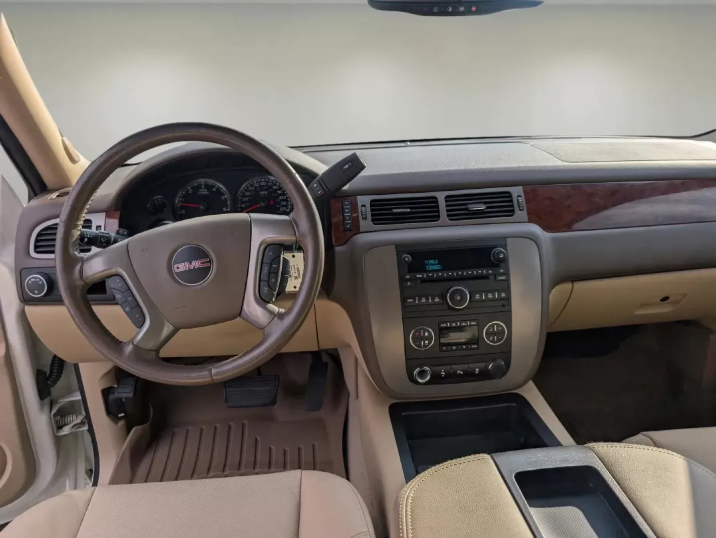 2014 /Light Tan GMC Yukon XL SLT (1GKS1KE0XER) with an Other engine, located at 3959 U.S. 80 W, Phenix City, AL, 36870, (334) 297-4885, 32.469296, -85.135185 - **Elevate Your Family Adventures with the 2014 GMC Yukon XL SLT in Phenix City!**<br /> <br /> Are you ready to upgrade your family road trips or weekend getaways? The 2014 GMC Yukon XL SLT is the perfect vehicle to accommodate all your adventures with style, comfort, and space. Whether you're drivi - Photo#12