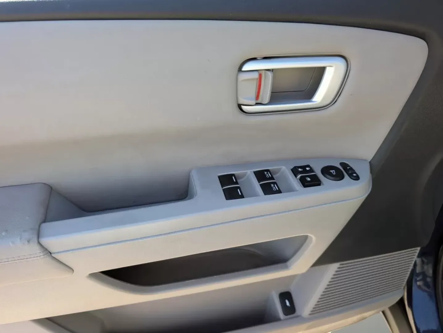 2014 Honda Pilot EX-L (5FNYF3H75EB) with an Other engine, located at 3959 U.S. 80 W, Phenix City, AL, 36870, (334) 297-4885, 32.469296, -85.135185 - **Discover Your Adventure-Worthy 2014 Honda Pilot EX-L at Gils Auto!**<br /> <br /> Are you ready to elevate your family outings or weekend getaways? Look no further than this 2014 Honda Pilot EX-L, available now at Gils Auto in Phenix City, AL. This versatile SUV is designed for those who embrace a - Photo#8