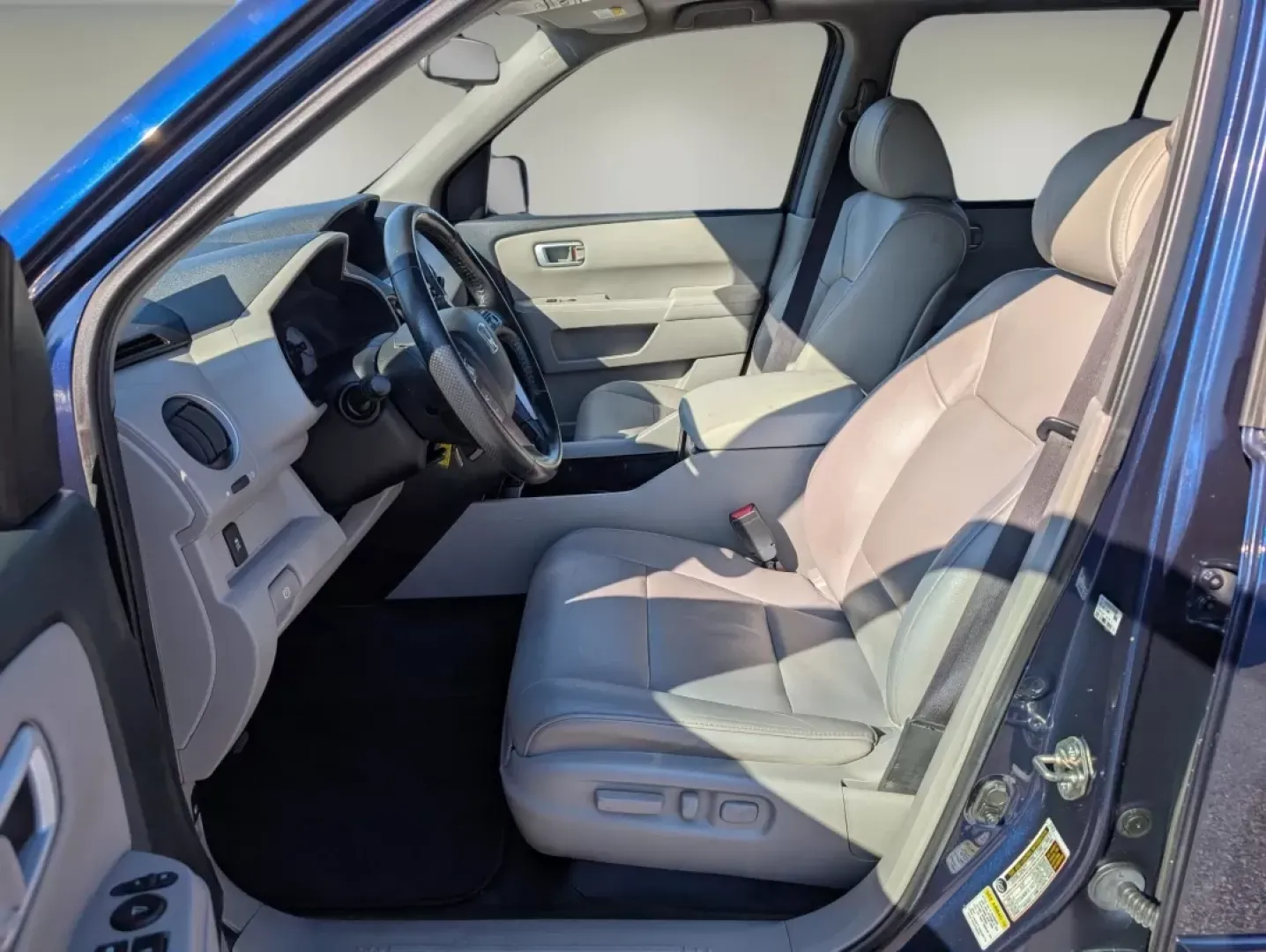 2014 Honda Pilot EX-L (5FNYF3H75EB) with an Other engine, located at 3959 U.S. 80 W, Phenix City, AL, 36870, (334) 297-4885, 32.469296, -85.135185 - **Discover Your Adventure-Worthy 2014 Honda Pilot EX-L at Gils Auto!**<br /> <br /> Are you ready to elevate your family outings or weekend getaways? Look no further than this 2014 Honda Pilot EX-L, available now at Gils Auto in Phenix City, AL. This versatile SUV is designed for those who embrace a - Photo#9