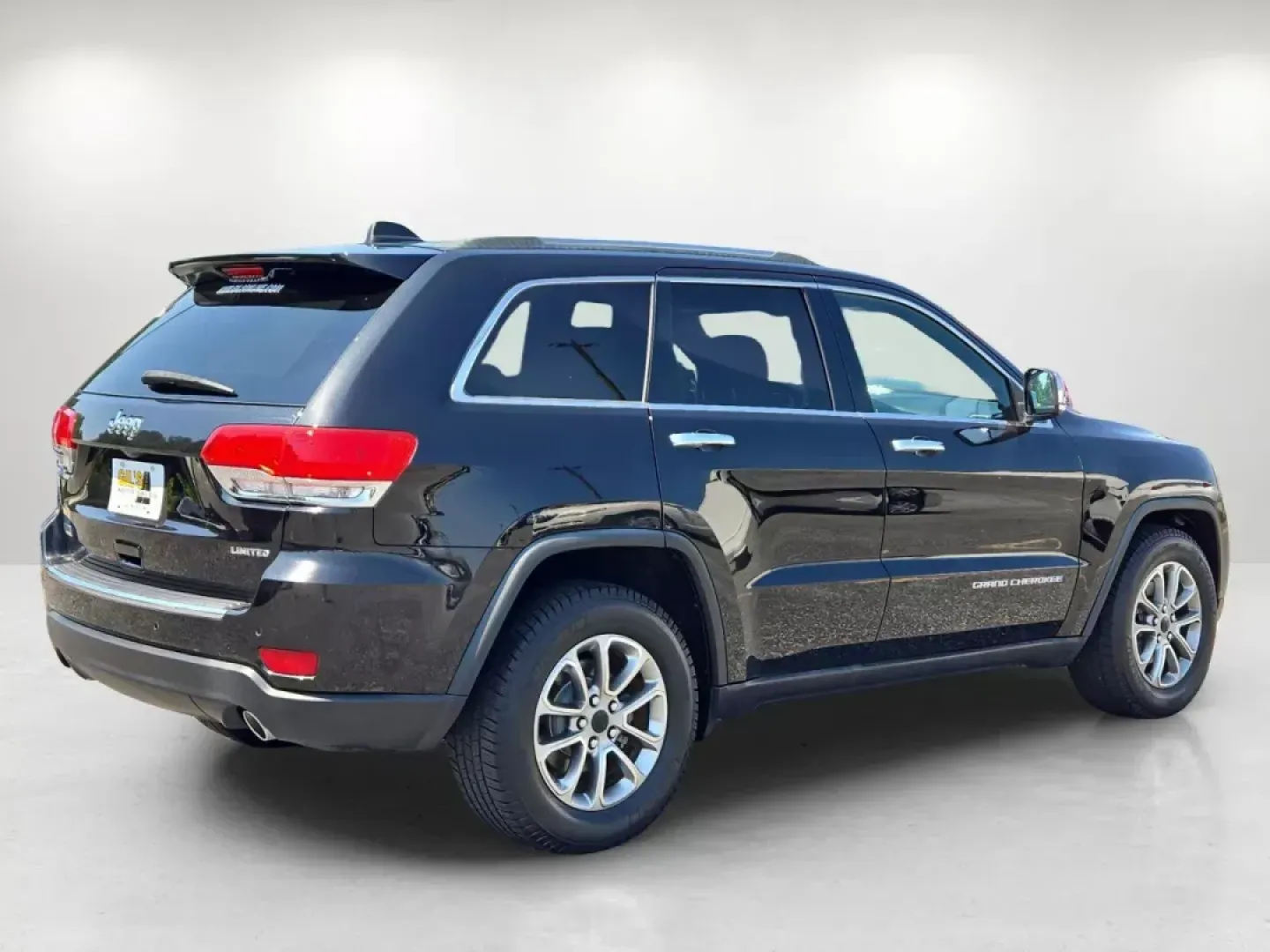 2014 Jeep Grand Cherokee Limited (1C4RJEBG5EC) with an Other engine, located at 5115 14th Ave., Columbus, GA, 31904, (706) 323-0345, 32.511494, -84.971046 - Discover the ultimate blend of style, comfort, and capability with the 2014 Jeep Grand Cherokee Limited, now available at Gils Auto - Columbus! Perfectly suited for families, adventurers, and daily commuters alike, this versatile SUV offers a spacious interior and advanced features designed to enhan - Photo#4