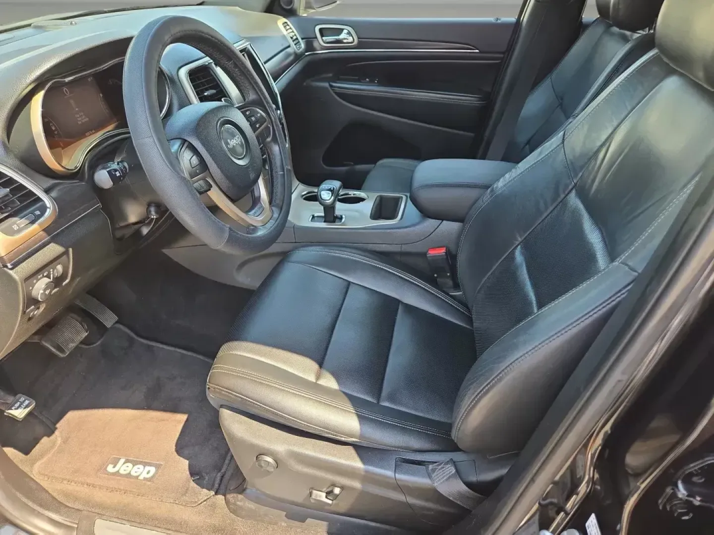 2014 Jeep Grand Cherokee Limited (1C4RJEBG5EC) with an Other engine, located at 5115 14th Ave., Columbus, GA, 31904, (706) 323-0345, 32.511494, -84.971046 - Discover the ultimate blend of style, comfort, and capability with the 2014 Jeep Grand Cherokee Limited, now available at Gils Auto - Columbus! Perfectly suited for families, adventurers, and daily commuters alike, this versatile SUV offers a spacious interior and advanced features designed to enhan - Photo#11