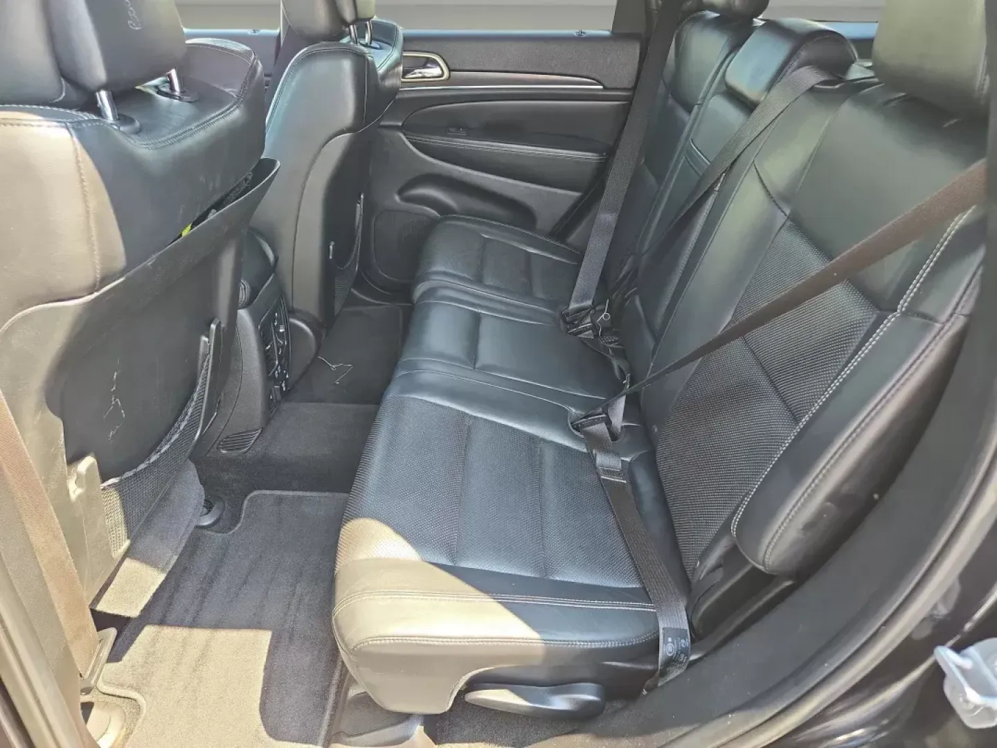 2014 Jeep Grand Cherokee Limited (1C4RJEBG5EC) with an Other engine, located at 5115 14th Ave., Columbus, GA, 31904, (706) 323-0345, 32.511494, -84.971046 - Discover the ultimate blend of style, comfort, and capability with the 2014 Jeep Grand Cherokee Limited, now available at Gils Auto - Columbus! Perfectly suited for families, adventurers, and daily commuters alike, this versatile SUV offers a spacious interior and advanced features designed to enhan - Photo#12