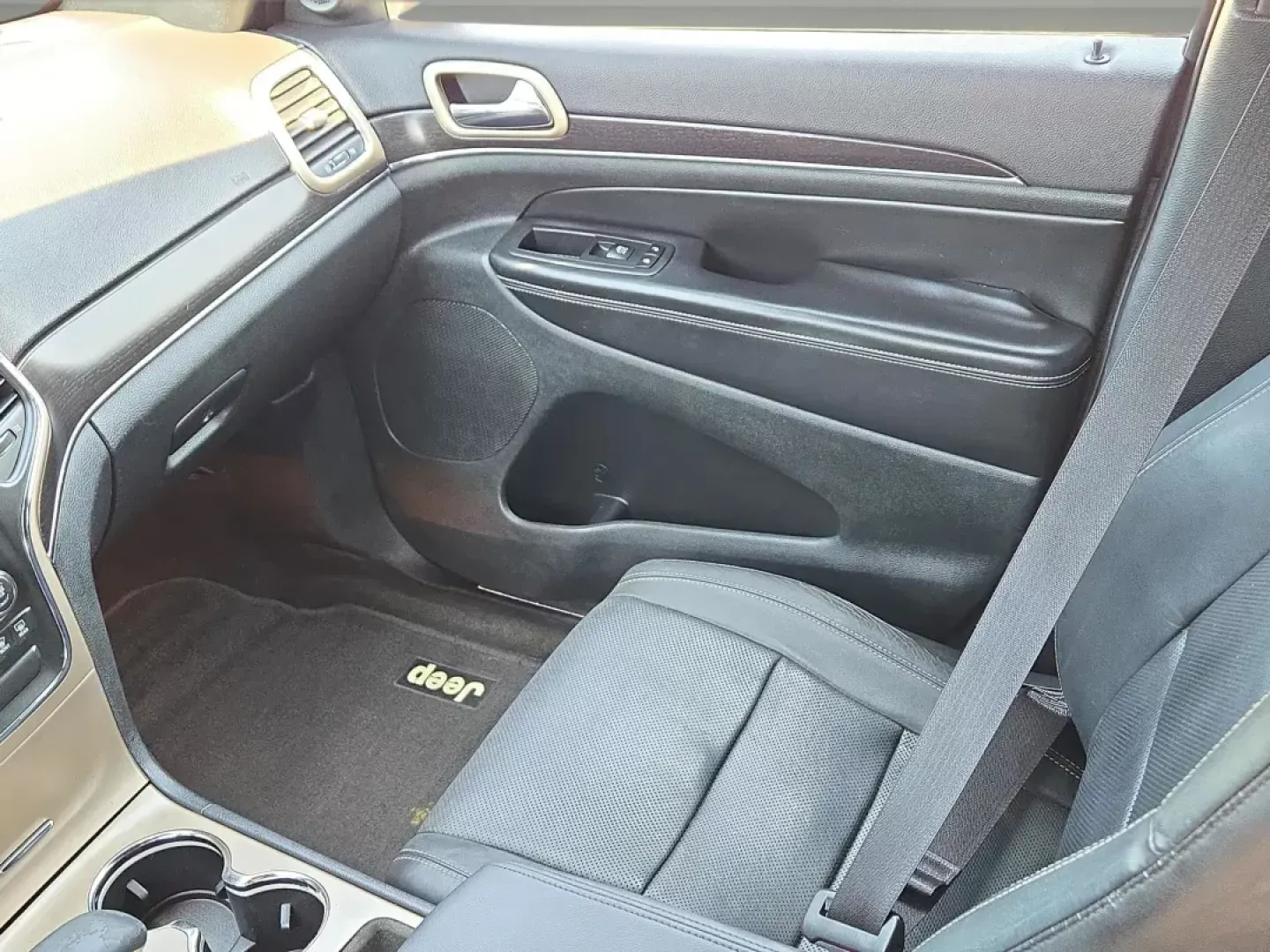 2014 Jeep Grand Cherokee Limited (1C4RJEBG5EC) with an Other engine, located at 5115 14th Ave., Columbus, GA, 31904, (706) 323-0345, 32.511494, -84.971046 - Discover the ultimate blend of style, comfort, and capability with the 2014 Jeep Grand Cherokee Limited, now available at Gils Auto - Columbus! Perfectly suited for families, adventurers, and daily commuters alike, this versatile SUV offers a spacious interior and advanced features designed to enhan - Photo#14