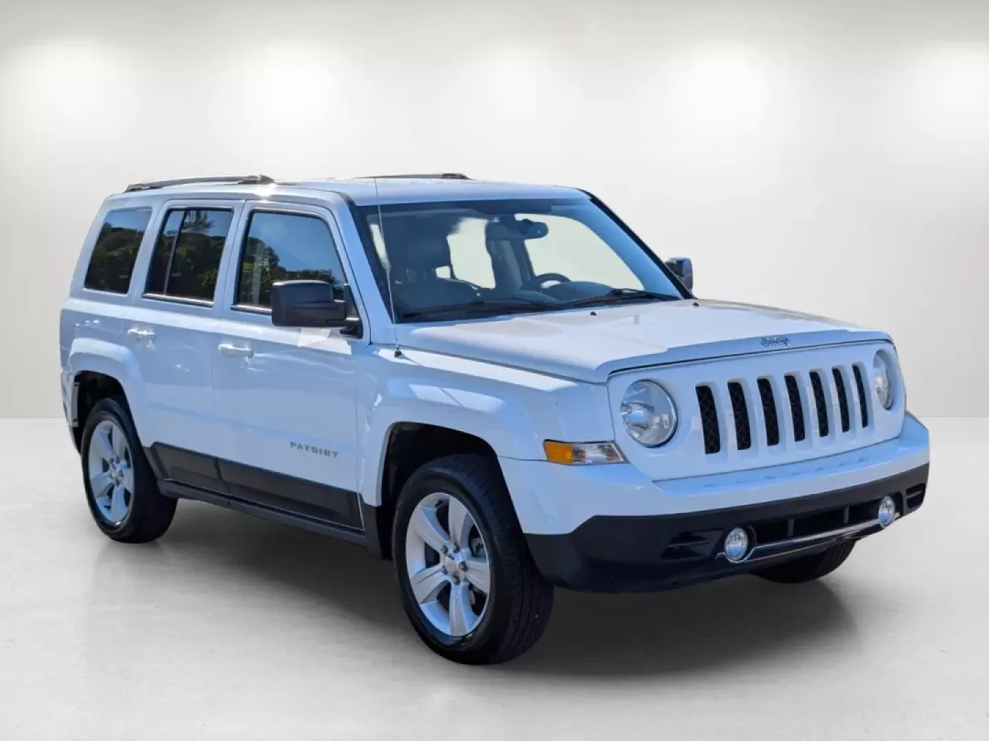 2014 /Dark Slate Gray Jeep Patriot Limited (1C4NJPCB8ED) with an Other engine, located at 7000 Northlake Connector, Columbus, GA, 31904, (706) 987-8085, 32.524975, -84.978134 - Discover the ultimate blend of style and practicality with the 2014 Jeep Patriot Limited, an SUV designed for those who refuse to compromise on adventure or comfort. Whether you're exploring the scenic routes of the Chattahoochee River or commuting through the bustling streets of Phenix City, AL, th - Photo#2