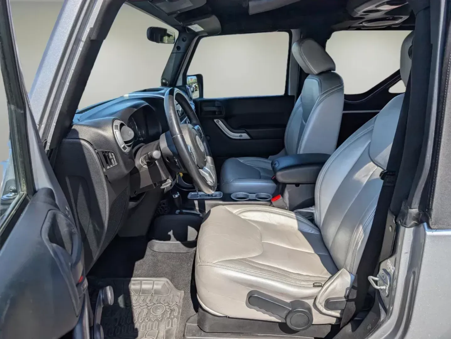 2014 /Black Jeep Wrangler Sport (1C4AJWAG7EL) with an Regular Unleaded V-6 3.6 L/220 engine, 5-Speed Automatic w/OD transmission, located at 1430 Gateway Drive, Opelika, AL, 36801, (334) 239-0944, 32.637871, -85.409790 - 2014 Jeep Wrangler Sport - Photo#9