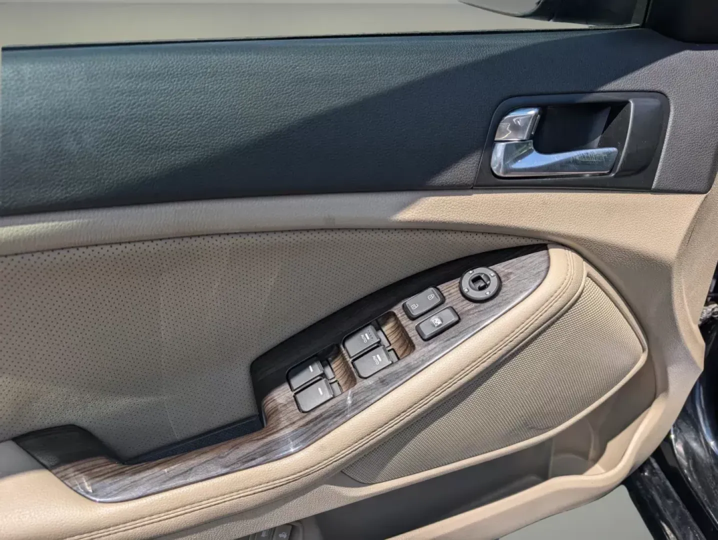 2014 /Beige Kia Optima EX (5XXGN4A73EG) with an Other engine, located at 5115 14th Ave., Columbus, GA, 31904, (706) 323-0345, 32.511494, -84.971046 - Elevate your driving experience with the stunning 2014 Kia Optima EX, now available at Gils Auto - Columbus, located at 5115 14th Ave., Columbus, GA 31904. This exceptional sedan is not only an eye-catcher with its sleek Ebony Black exterior and sophisticated beige leather interior, but it also offe - Photo#8