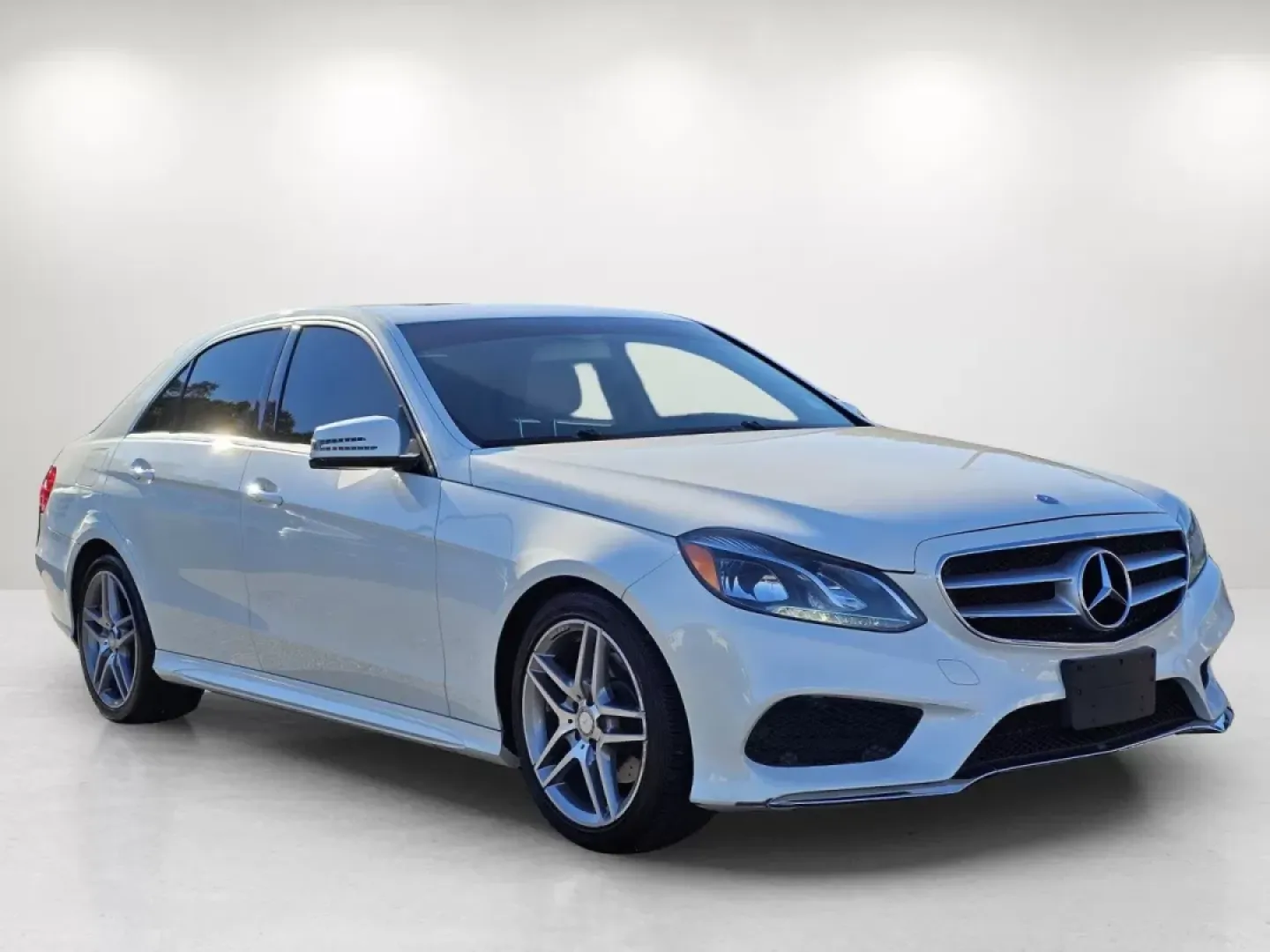 2014 Mercedes-Benz E-Class E 350 Sport (WDDHF5KBXEA) with an Other engine, located at 7000 Northlake Connector, Columbus, GA, 31904, (706) 987-8085, 32.524975, -84.978134 - Elevate your daily commute and weekend getaways with this stunning 2014 Mercedes-Benz E-Class E 350 Sport, available now at Gils Auto in Phenix City, AL. Perfectly suited for those who appreciate a blend of luxury and practicality, this sedan is designed to deliver both comfort and style for your ev - Photo#2