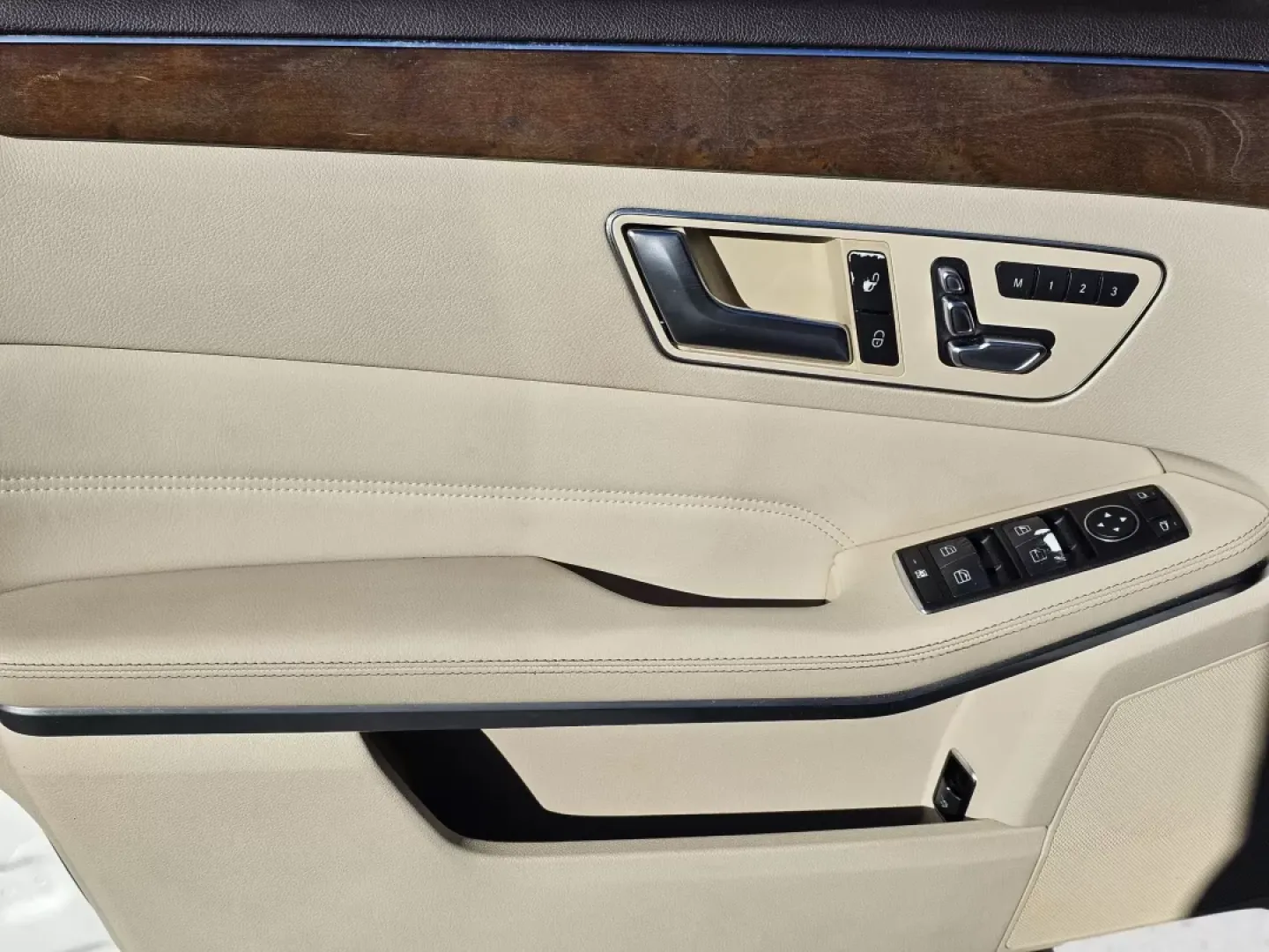 2014 Mercedes-Benz E-Class E 350 Sport (WDDHF5KBXEA) with an Other engine, located at 7000 Northlake Connector, Columbus, GA, 31904, (706) 987-8085, 32.524975, -84.978134 - Elevate your daily commute and weekend getaways with this stunning 2014 Mercedes-Benz E-Class E 350 Sport, available now at Gils Auto in Phenix City, AL. Perfectly suited for those who appreciate a blend of luxury and practicality, this sedan is designed to deliver both comfort and style for your ev - Photo#8