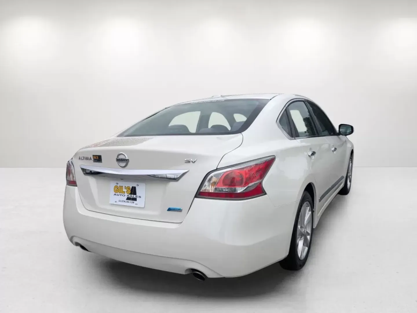 2014 /Charcoal Nissan Altima 2.5 SV (1N4AL3AP4EC) with an Other engine, located at 3959 U.S. 80 W, Phenix City, AL, 36870, (334) 297-4885, 32.469296, -85.135185 - **Unlock Your Next Adventure with the 2014 Nissan Altima 2.5 SV at Gils Auto!**<br /> <br /> Are you looking for a reliable and stylish sedan that caters to your daily commute, weekend getaways, or family outings? The 2014 Nissan Altima 2.5 SV, available at Gils Auto in Phenix City, AL, perfectly bl - Photo#4