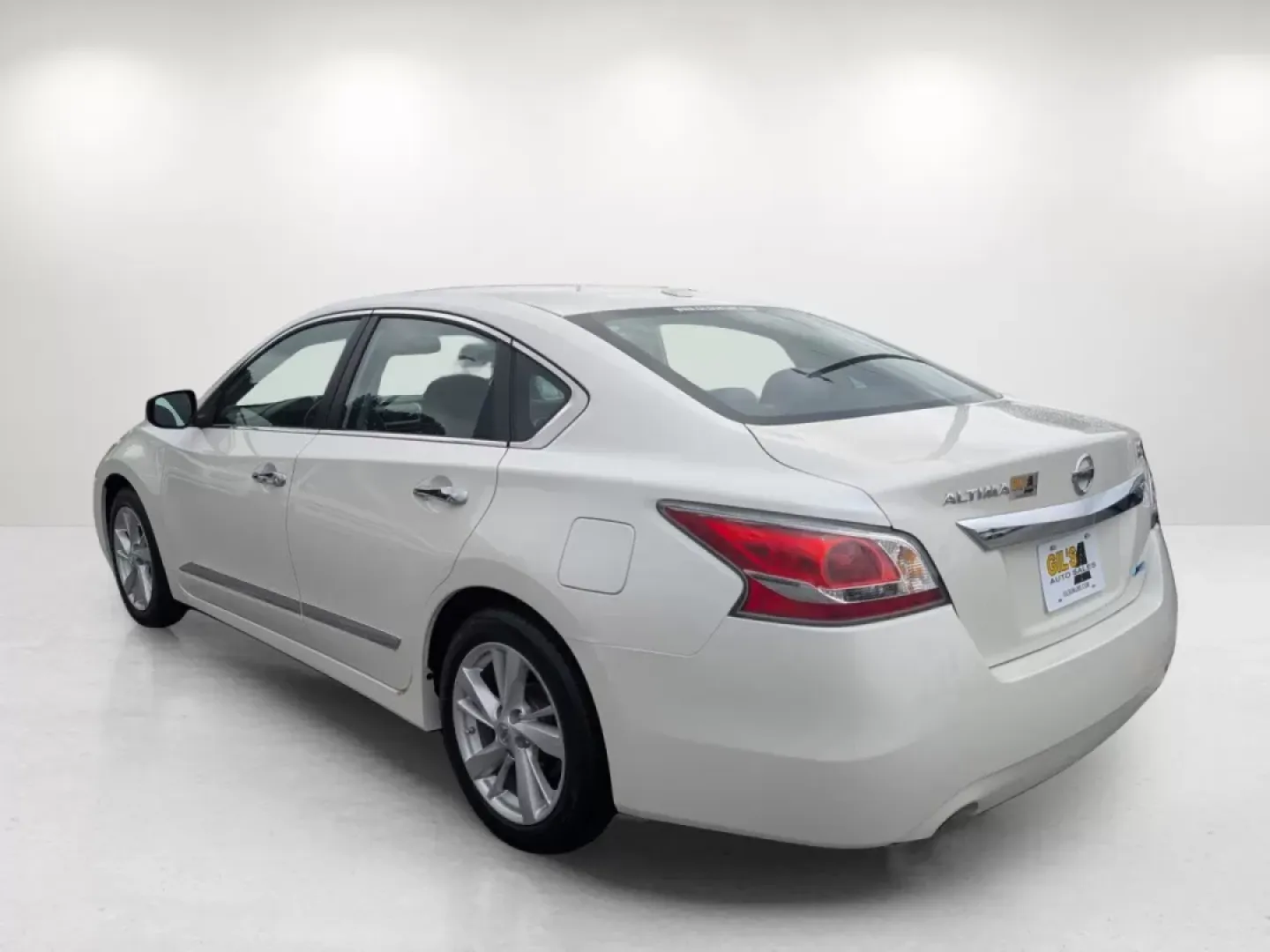 2014 /Charcoal Nissan Altima 2.5 SV (1N4AL3AP4EC) with an Other engine, located at 3959 U.S. 80 W, Phenix City, AL, 36870, (334) 297-4885, 32.469296, -85.135185 - **Unlock Your Next Adventure with the 2014 Nissan Altima 2.5 SV at Gils Auto!**<br /> <br /> Are you looking for a reliable and stylish sedan that caters to your daily commute, weekend getaways, or family outings? The 2014 Nissan Altima 2.5 SV, available at Gils Auto in Phenix City, AL, perfectly bl - Photo#6