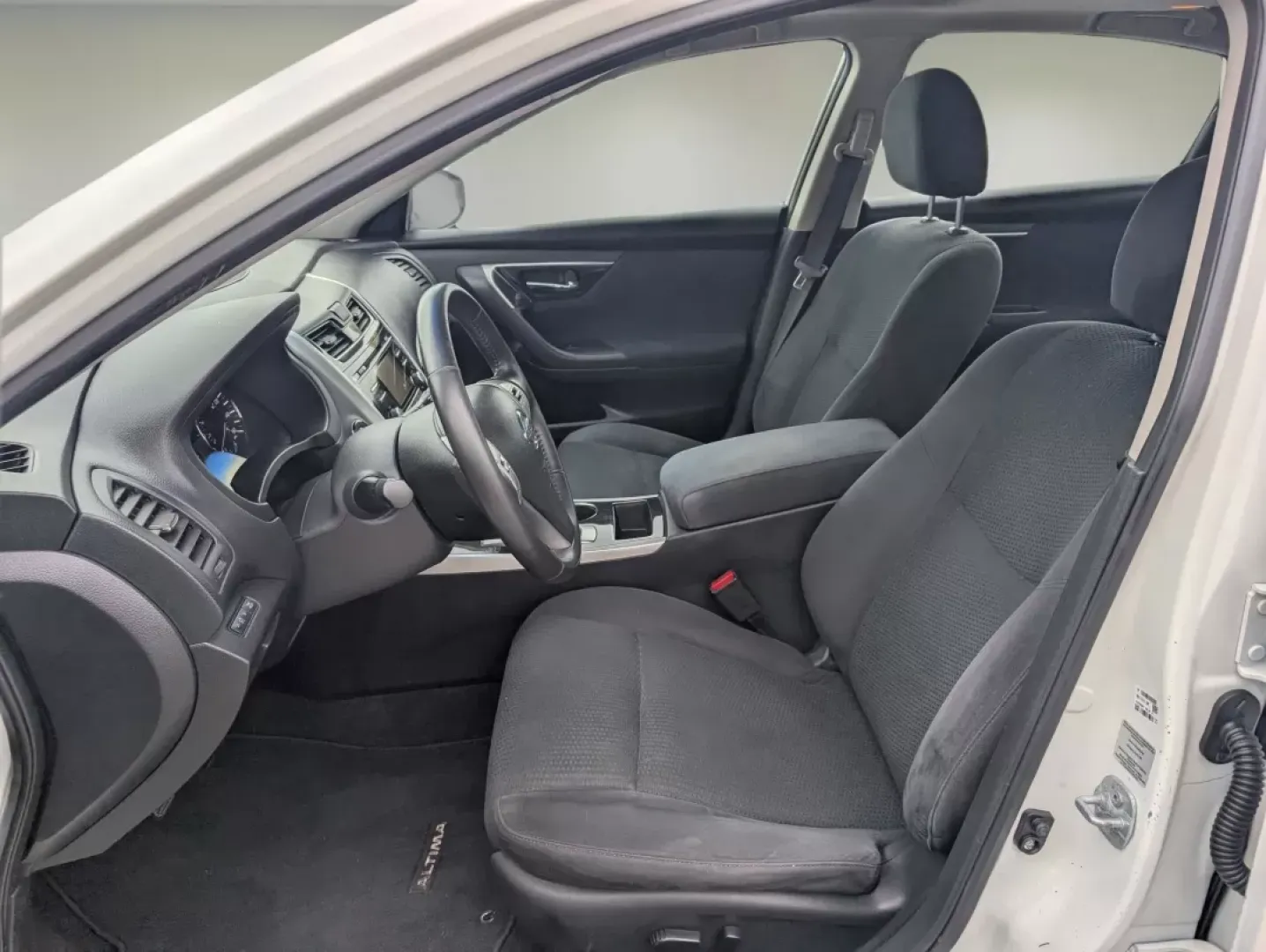 2014 /Charcoal Nissan Altima 2.5 SV (1N4AL3AP4EC) with an Other engine, located at 3959 U.S. 80 W, Phenix City, AL, 36870, (334) 297-4885, 32.469296, -85.135185 - **Unlock Your Next Adventure with the 2014 Nissan Altima 2.5 SV at Gils Auto!**<br /> <br /> Are you looking for a reliable and stylish sedan that caters to your daily commute, weekend getaways, or family outings? The 2014 Nissan Altima 2.5 SV, available at Gils Auto in Phenix City, AL, perfectly bl - Photo#9