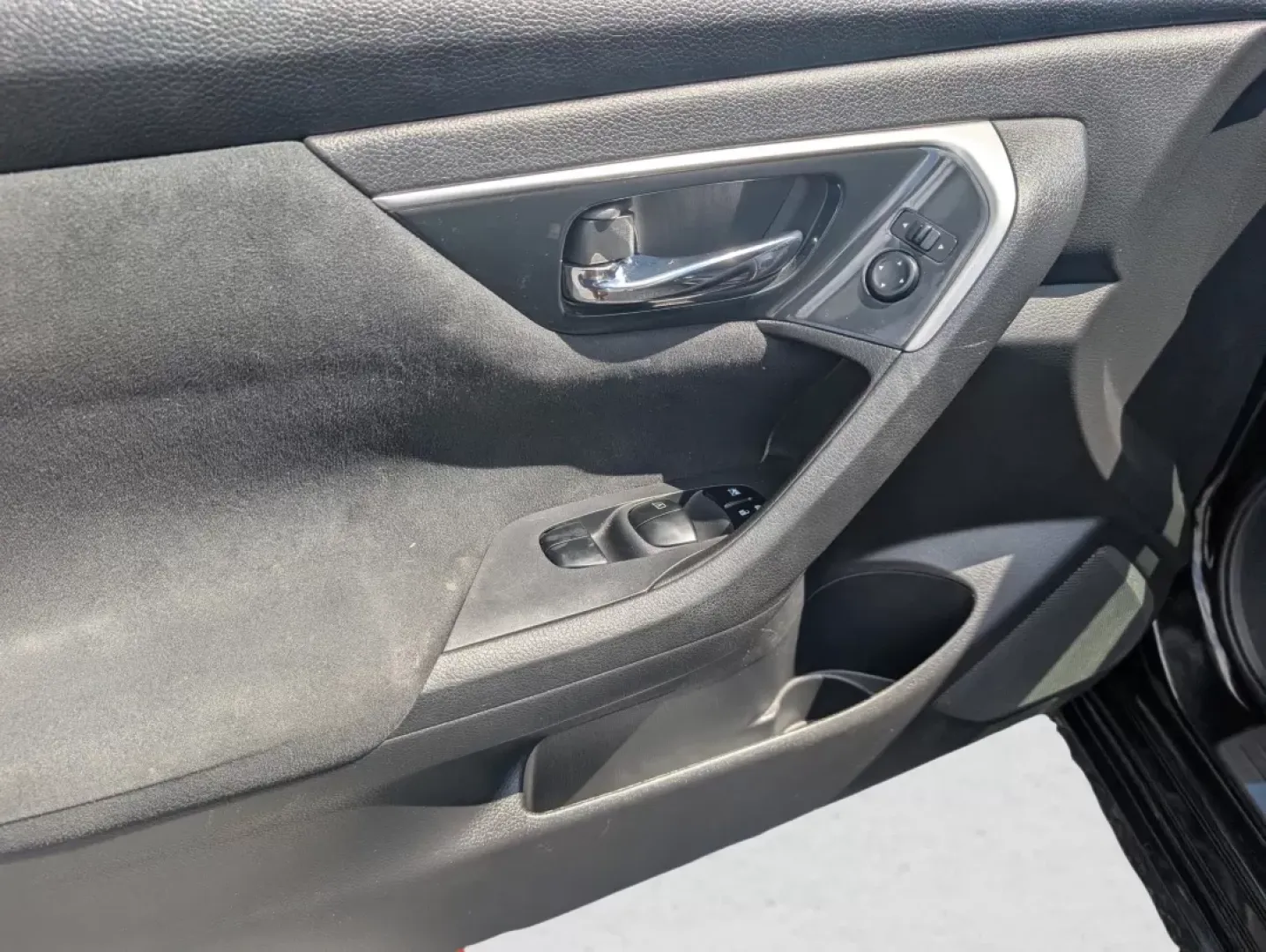 2014 /Charcoal Nissan Altima 2.5 S (1N4AL3AP4EC) with an Other engine, located at 3959 U.S. 80 W, Phenix City, AL, 36870, (334) 297-4885, 32.469296, -85.135185 - **Elevate Your Daily Drive with the 2014 Nissan Altima! Perfect for Commuters and Families Alike!**<br /> <br /> Are you searching for a reliable, stylish vehicle that can seamlessly fit into your busy lifestyle? Look no further than this stunning 2014 Nissan Altima from Gils Auto, located in the he - Photo#9