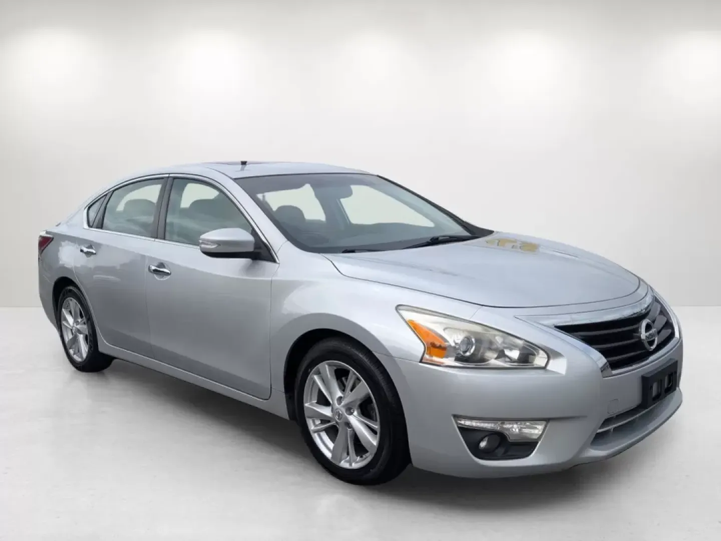 2014 /Charcoal Nissan Altima 2.5 SL (1N4AL3AP7EC) with an Other engine, located at 1430 Gateway Drive, Opelika, AL, 36801, (334) 239-0944, 32.637871, -85.409790 - ### Discover Your Next Adventure: 2014 Nissan Altima 2.5 SL at Gils Auto in Opelika, AL!<br /> <br /> Are you in search of a reliable sedan that caters to both your daily commuting and weekend escapades? Look no further! The 2014 Nissan Altima 2.5 SL at Gils Auto is the perfect blend of comfort, sty - Photo#2