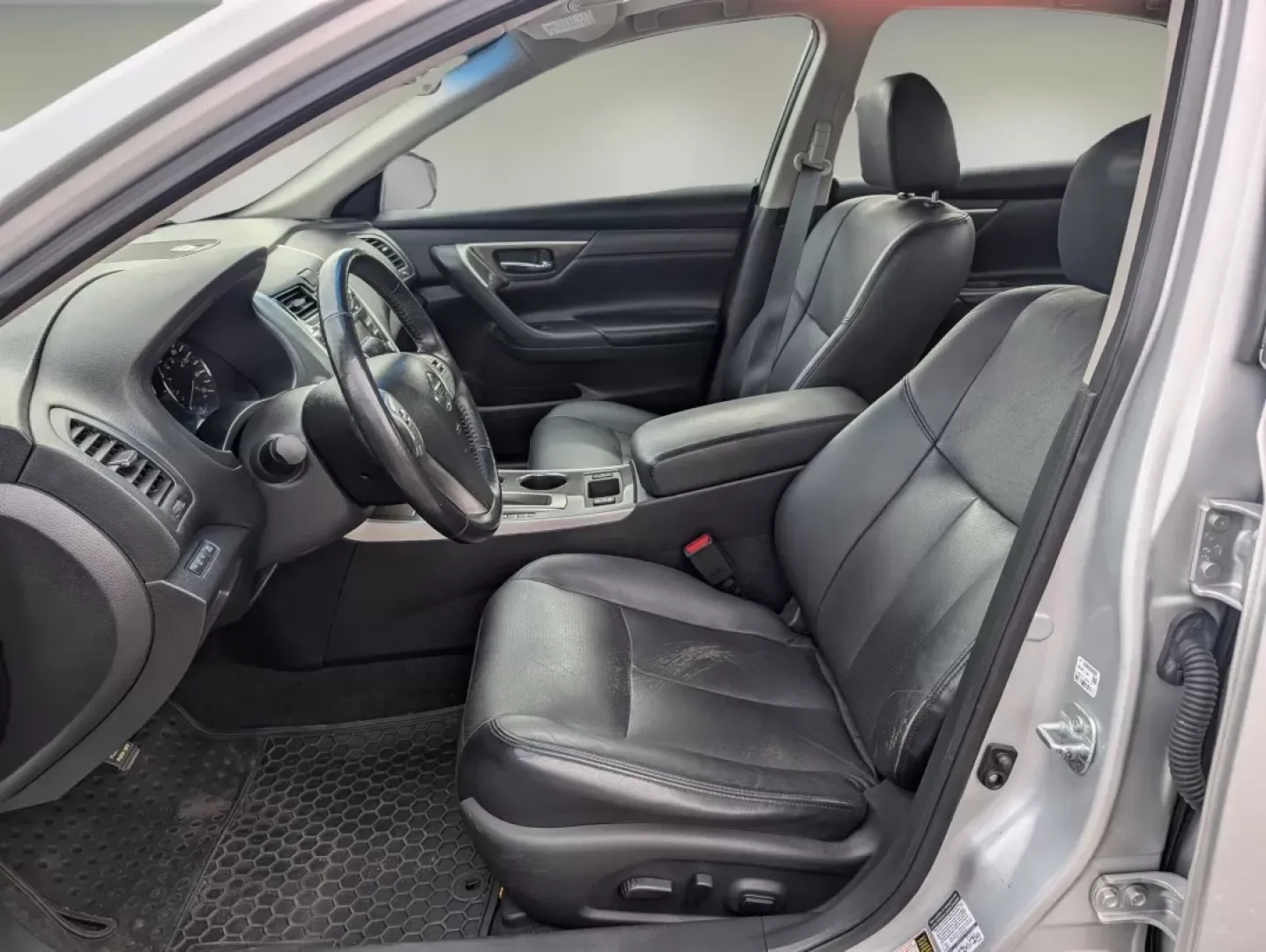 2014 /Charcoal Nissan Altima 2.5 SL (1N4AL3AP7EC) with an Other engine, located at 1430 Gateway Drive, Opelika, AL, 36801, (334) 239-0944, 32.637871, -85.409790 - ### Discover Your Next Adventure: 2014 Nissan Altima 2.5 SL at Gils Auto in Opelika, AL!<br /> <br /> Are you in search of a reliable sedan that caters to both your daily commuting and weekend escapades? Look no further! The 2014 Nissan Altima 2.5 SL at Gils Auto is the perfect blend of comfort, sty - Photo#9