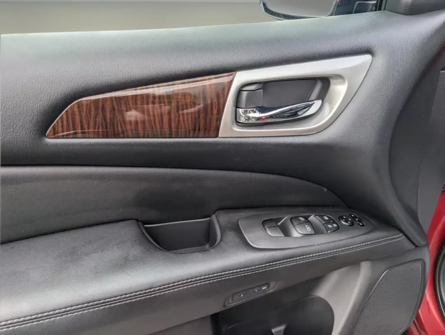 2014 /Charcoal Nissan Pathfinder SL (5N1AR2MN4EC) with an Regular Unleaded V-6 3.5 L/213 engine, 1-Speed CVT w/OD transmission, located at 521 Old Farm Lane Rd, Prattville, AL, 36066, (334) 325-1505, 32.482460, -86.416367 - **Explore New Adventures with the 2014 Nissan Pathfinder SL at Gils Auto - Prattville**<br /> <br /> Are you ready to elevate your family outings and weekend adventures? Look no further than the 2014 Nissan Pathfinder SL, a versatile SUV designed for those who crave both comfort and capability. This - Photo#8